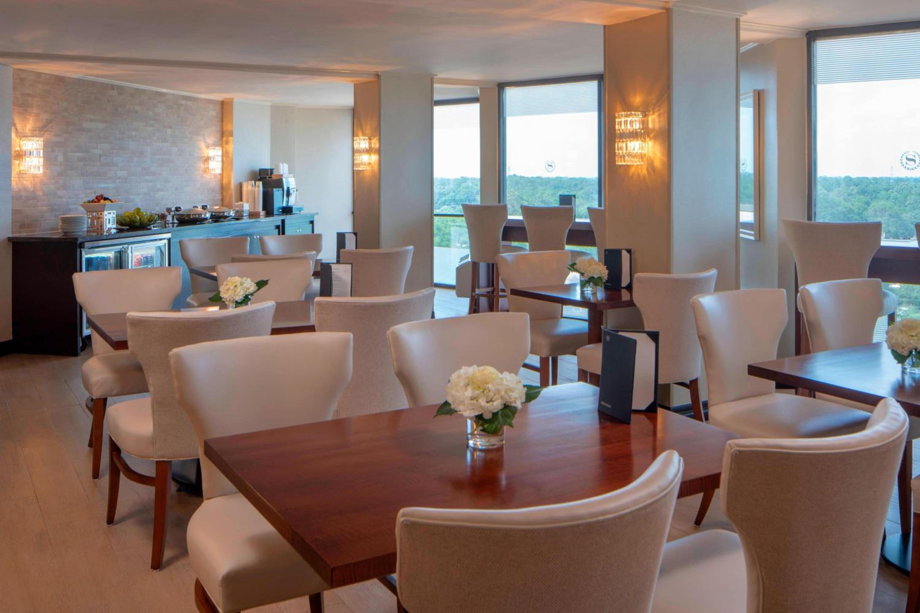 Traditional, Concierge lounge access, Guest room, 2 Double - Photo 2