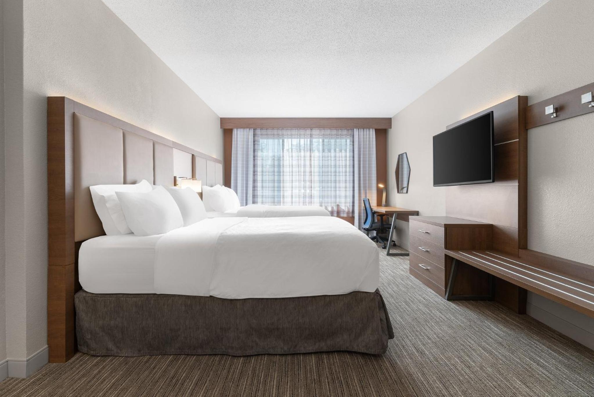 Queen Suite with Two Queen Beds - Photo 6