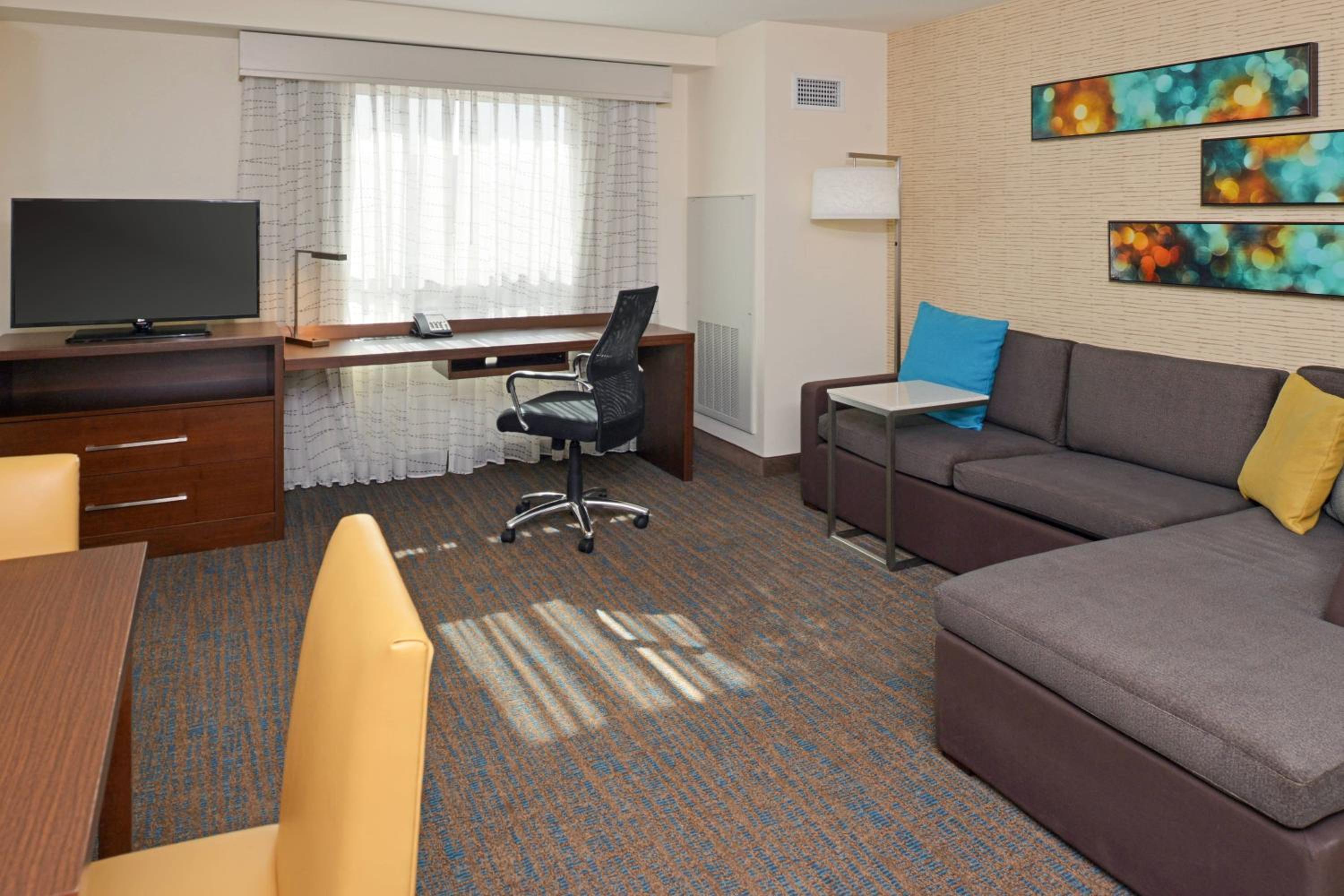 One-Bedroom King Suite - Hearing Accessible photo 2