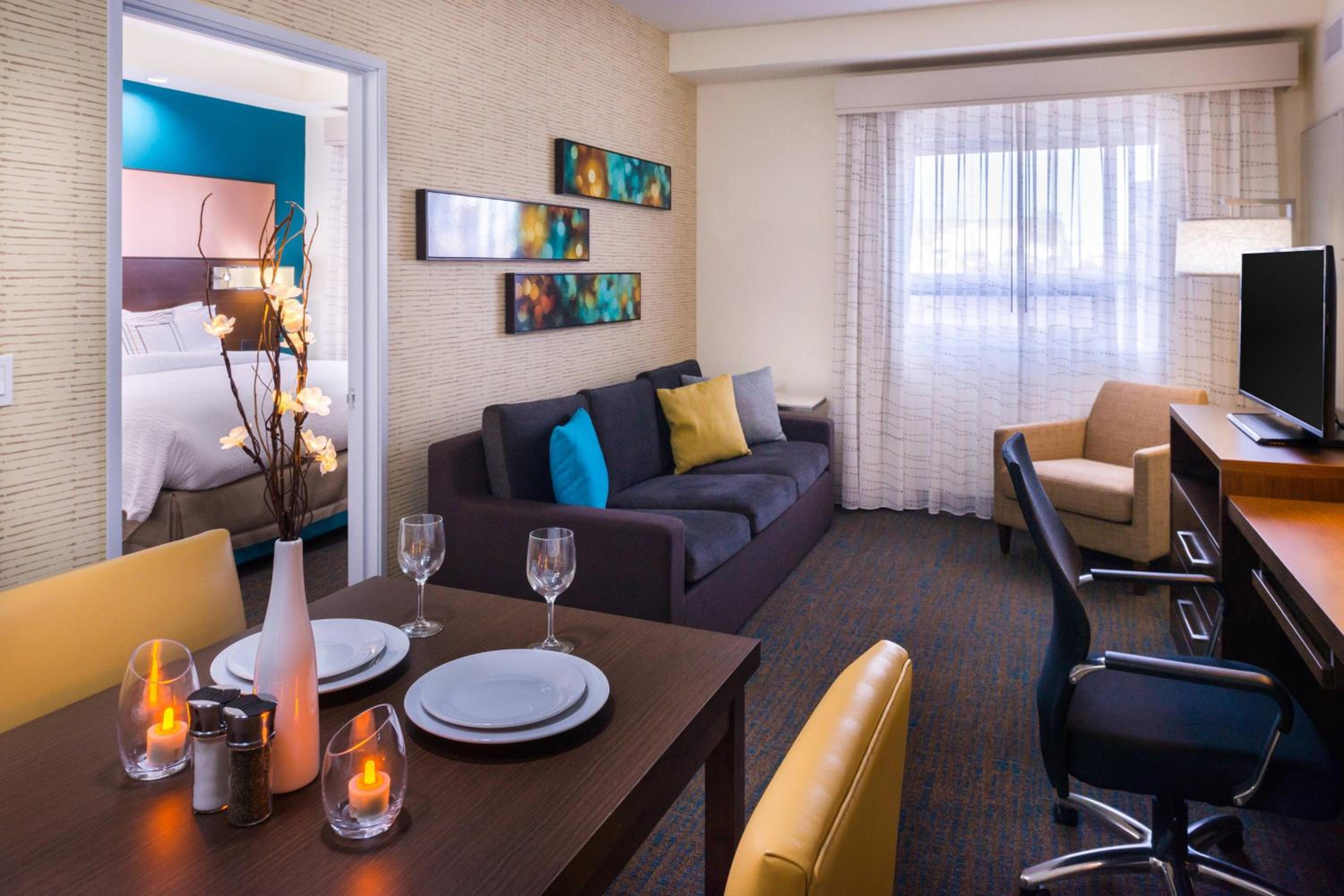 Two-Bedroom Suite with One King Bed and One Queen Bed - Hearing Accessible