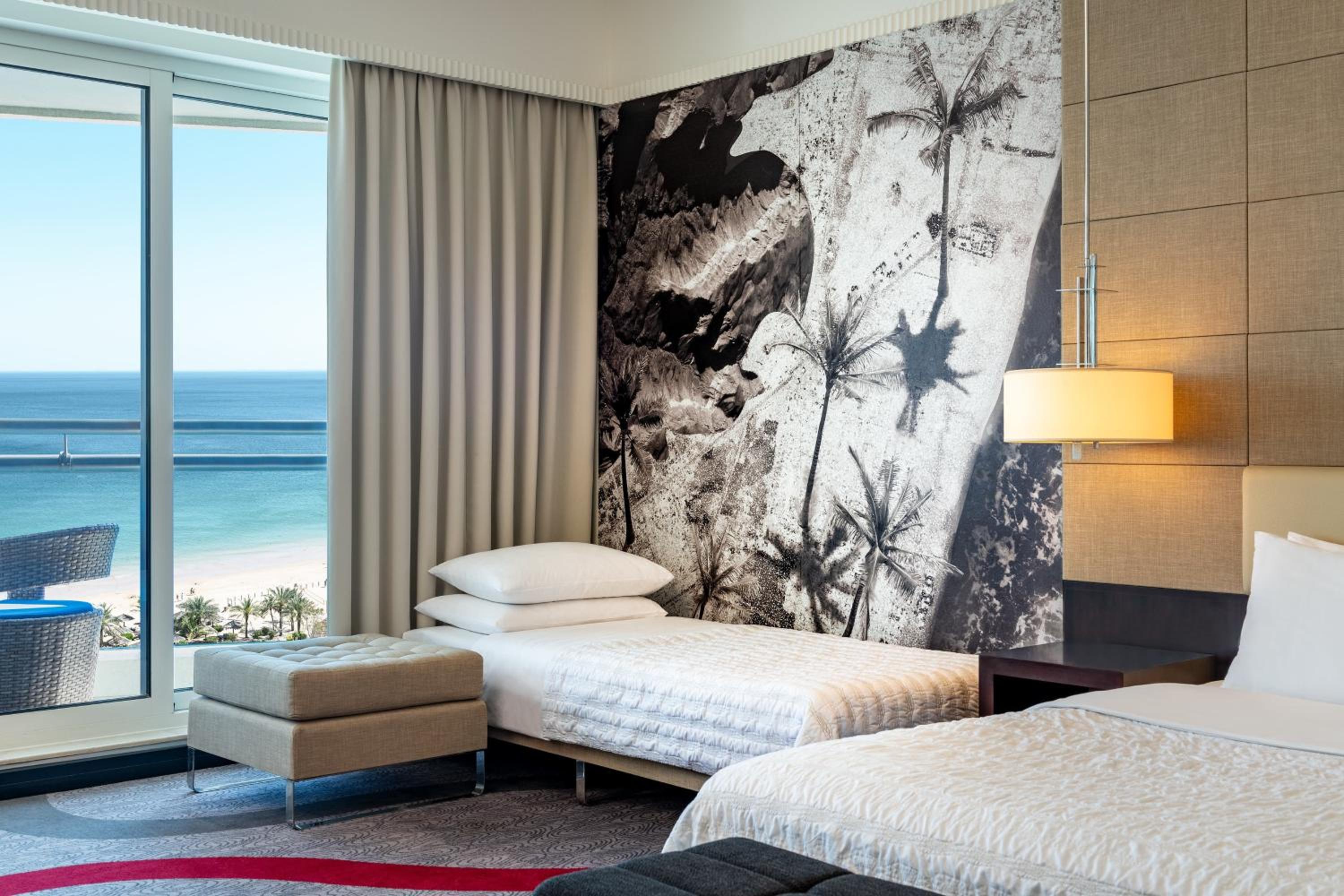 Deluxe Guest room, 1 King, Sofa bed, Ocean view, Balcony