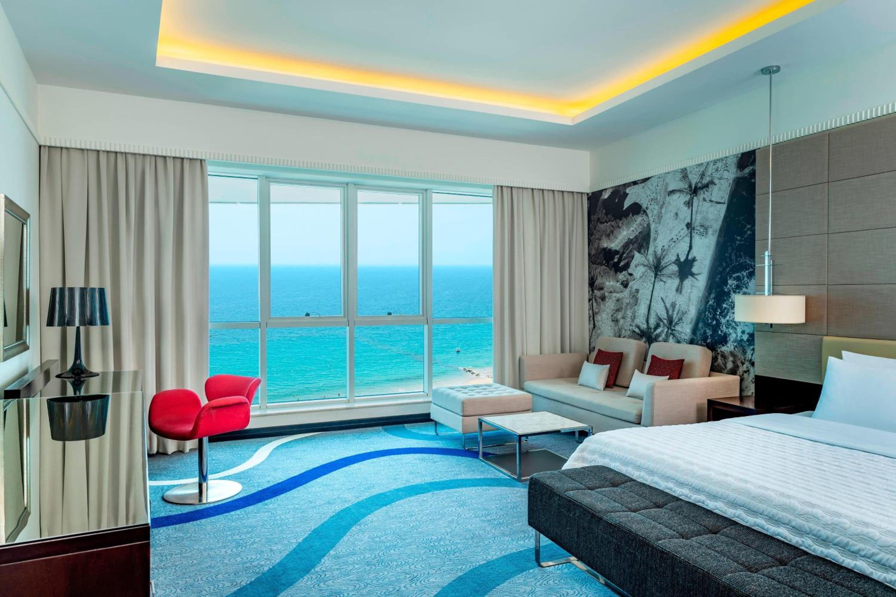 Deluxe Guest room, 1 King, Sofa bed, Ocean view