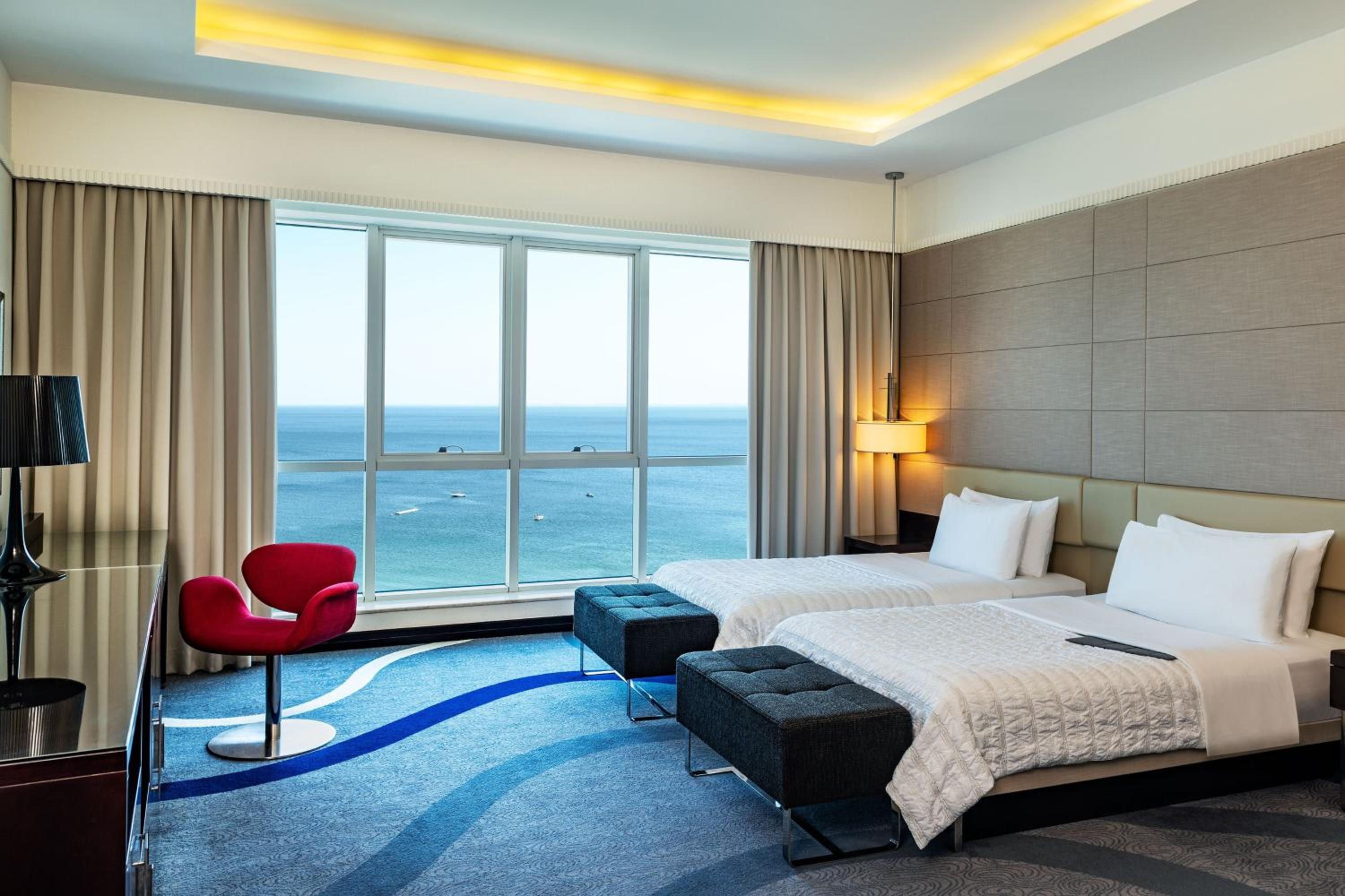 Deluxe Guest room, 2 Twin/Single Bed(s), Ocean view photo 2
