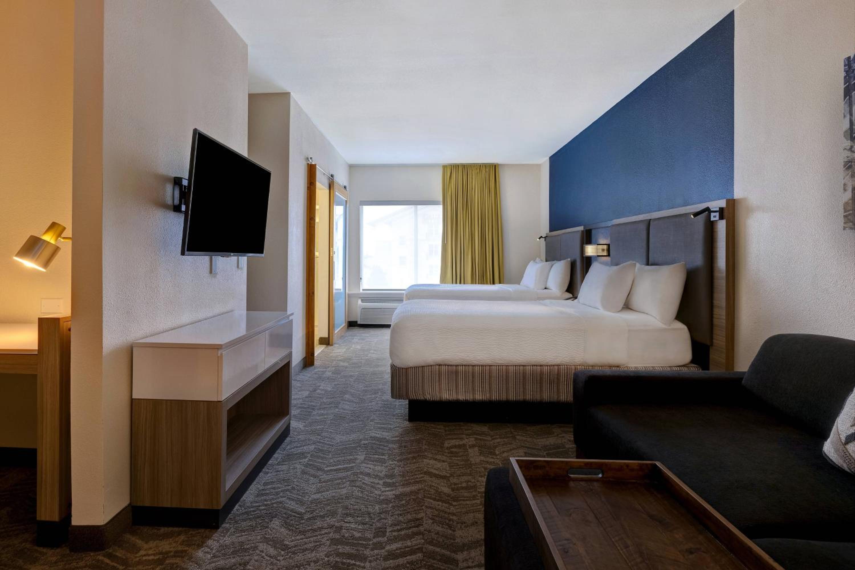 Suite with Two Double Beds and Sofa Bed - Hearing Accessible - Photo 1