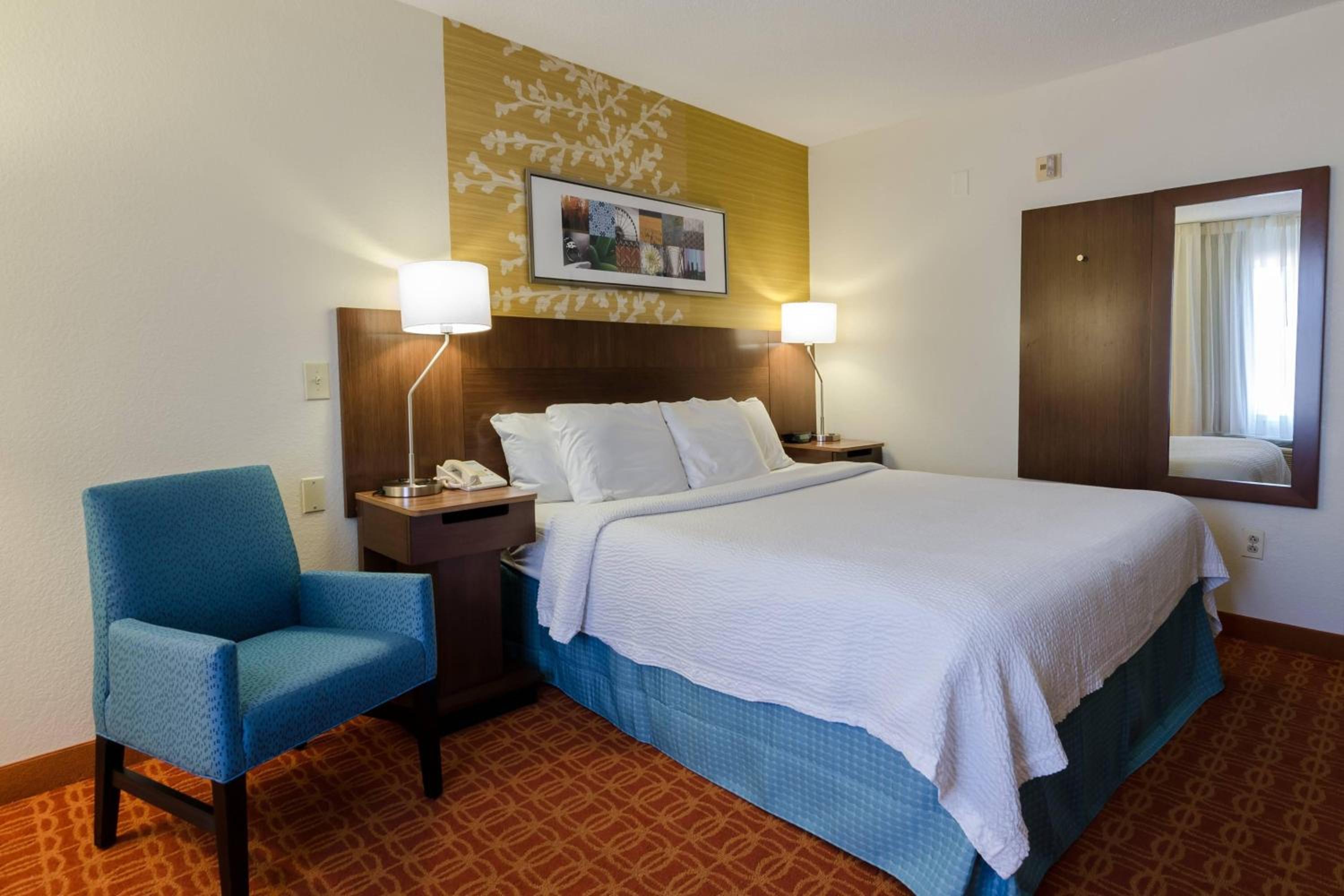 King Room with Adapted Tub - Mobility and Hearing Accessible