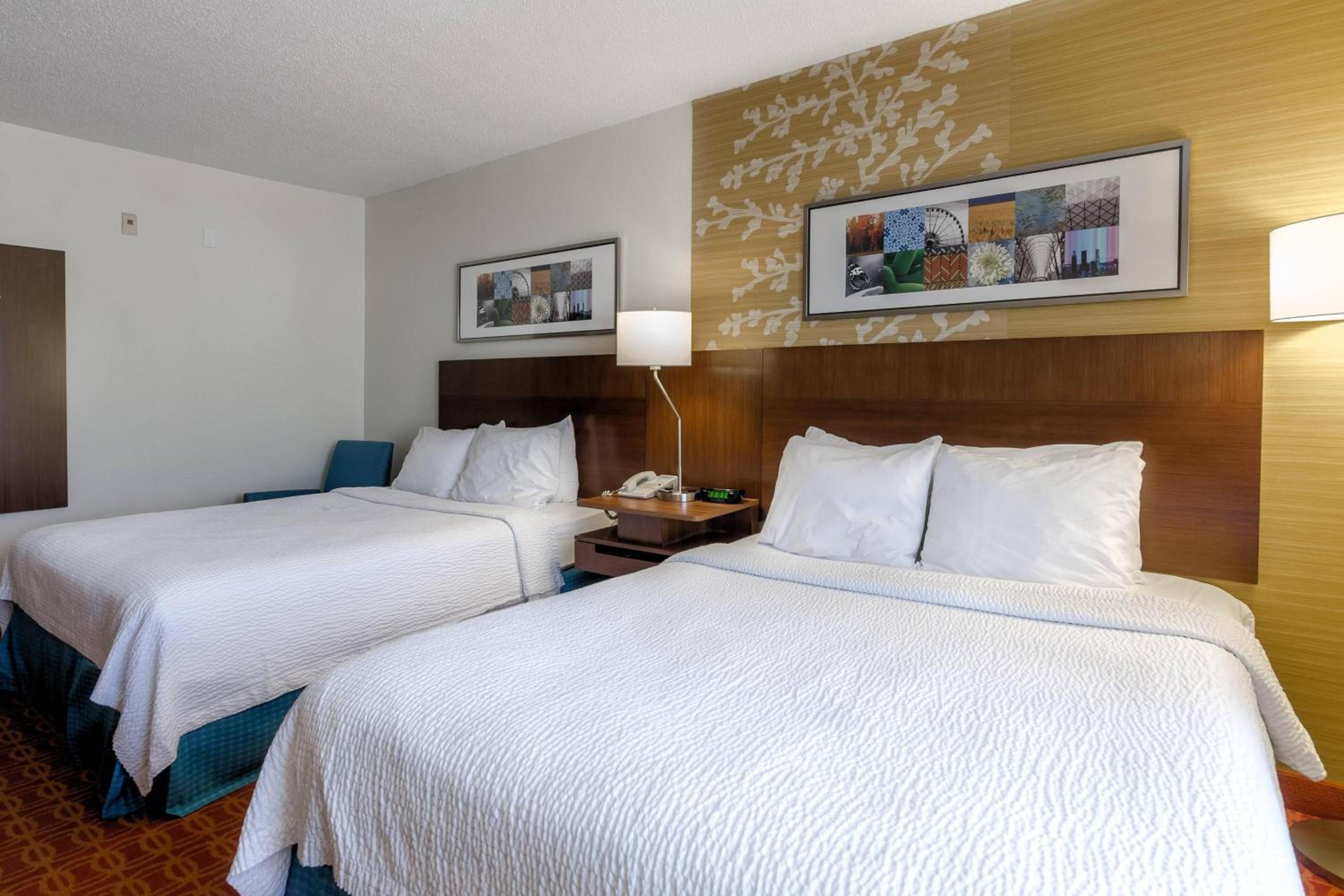Queen Room with Two Queen Beds and Roll-in Shower - Mobility Accessible