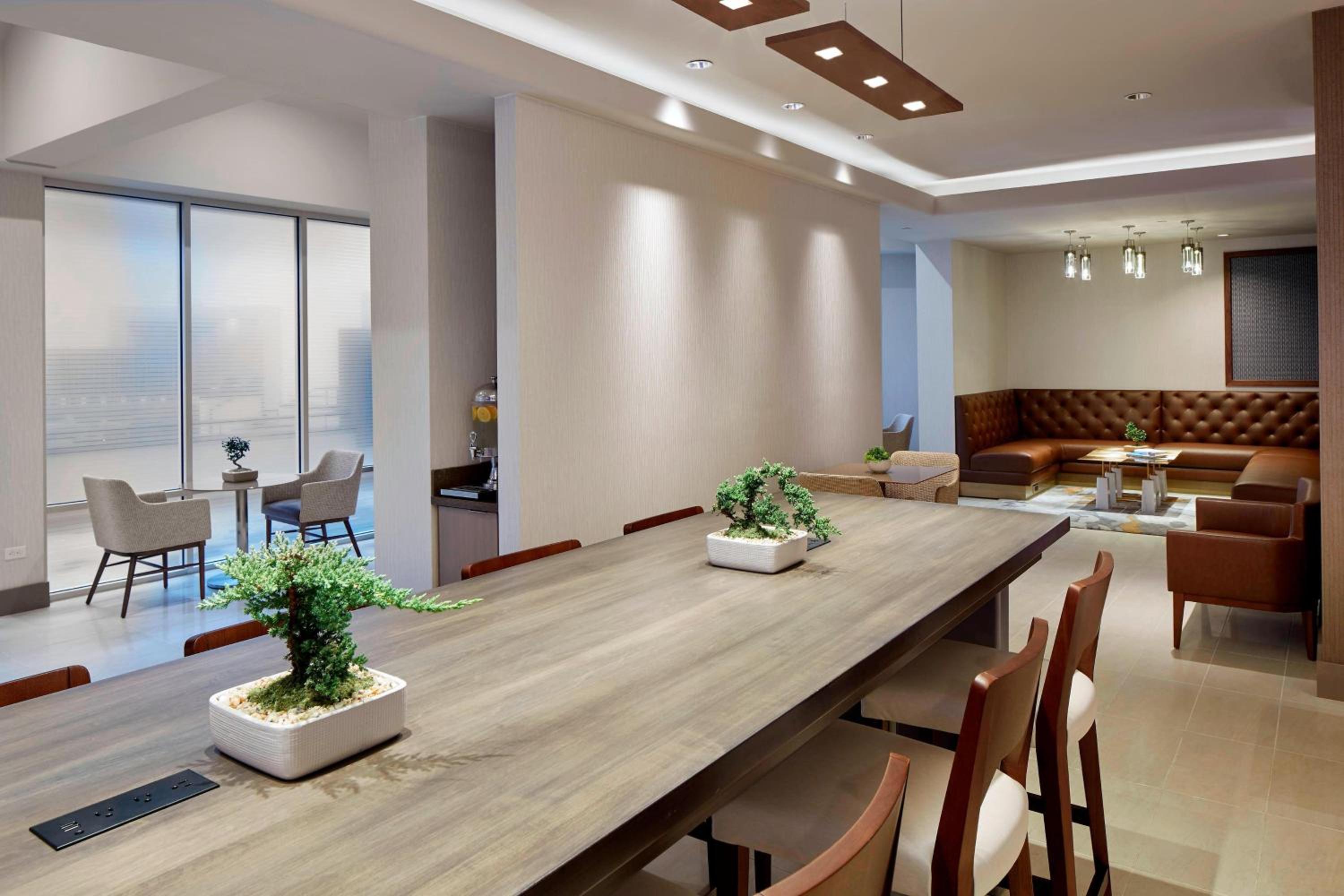 King Room with Concierge Lounge Access - Hearing Accessible - Photo 5