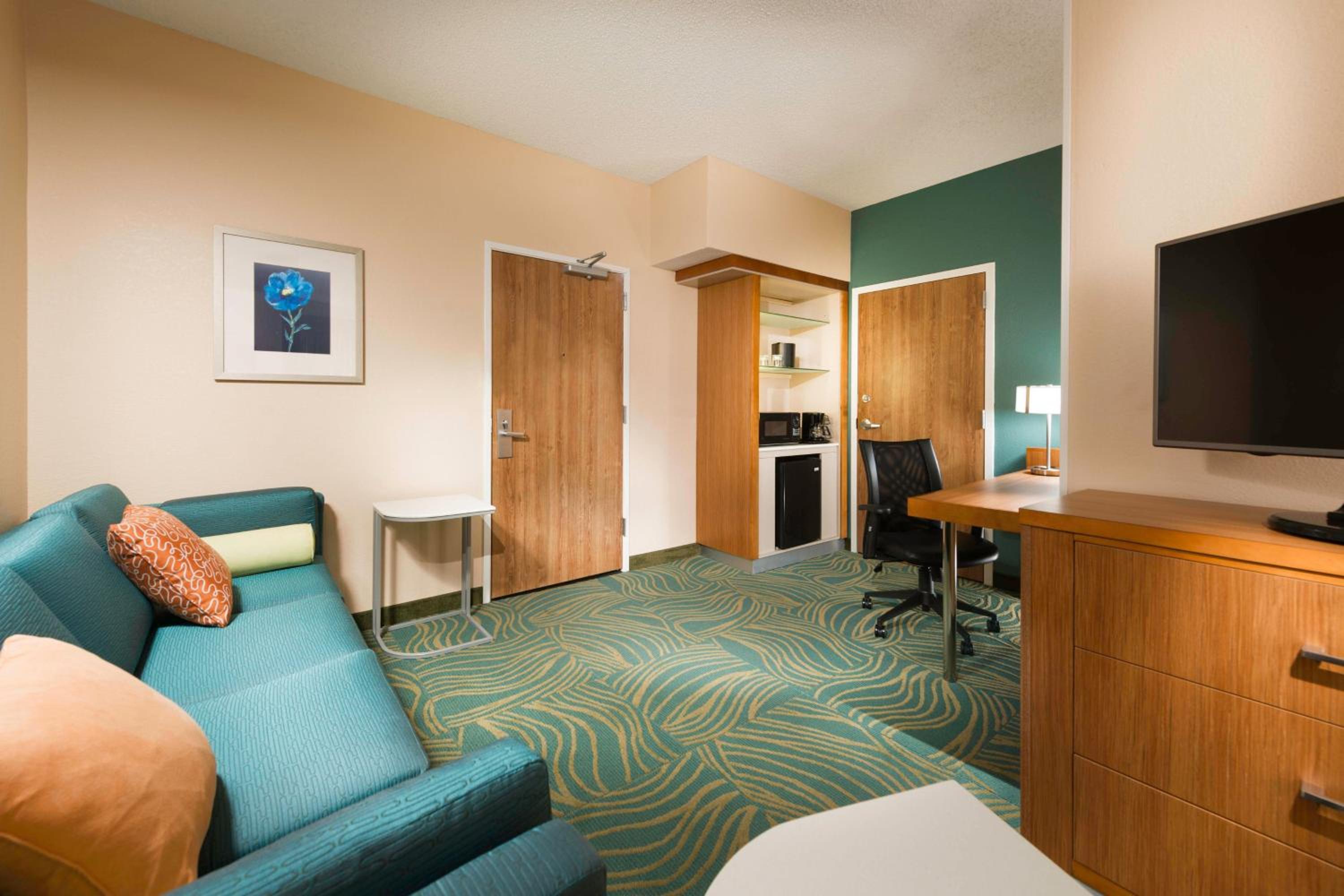 Queen Suite with Sofa Bed and Roll-in Shower - Mobility and Hearing Accessible photo 3