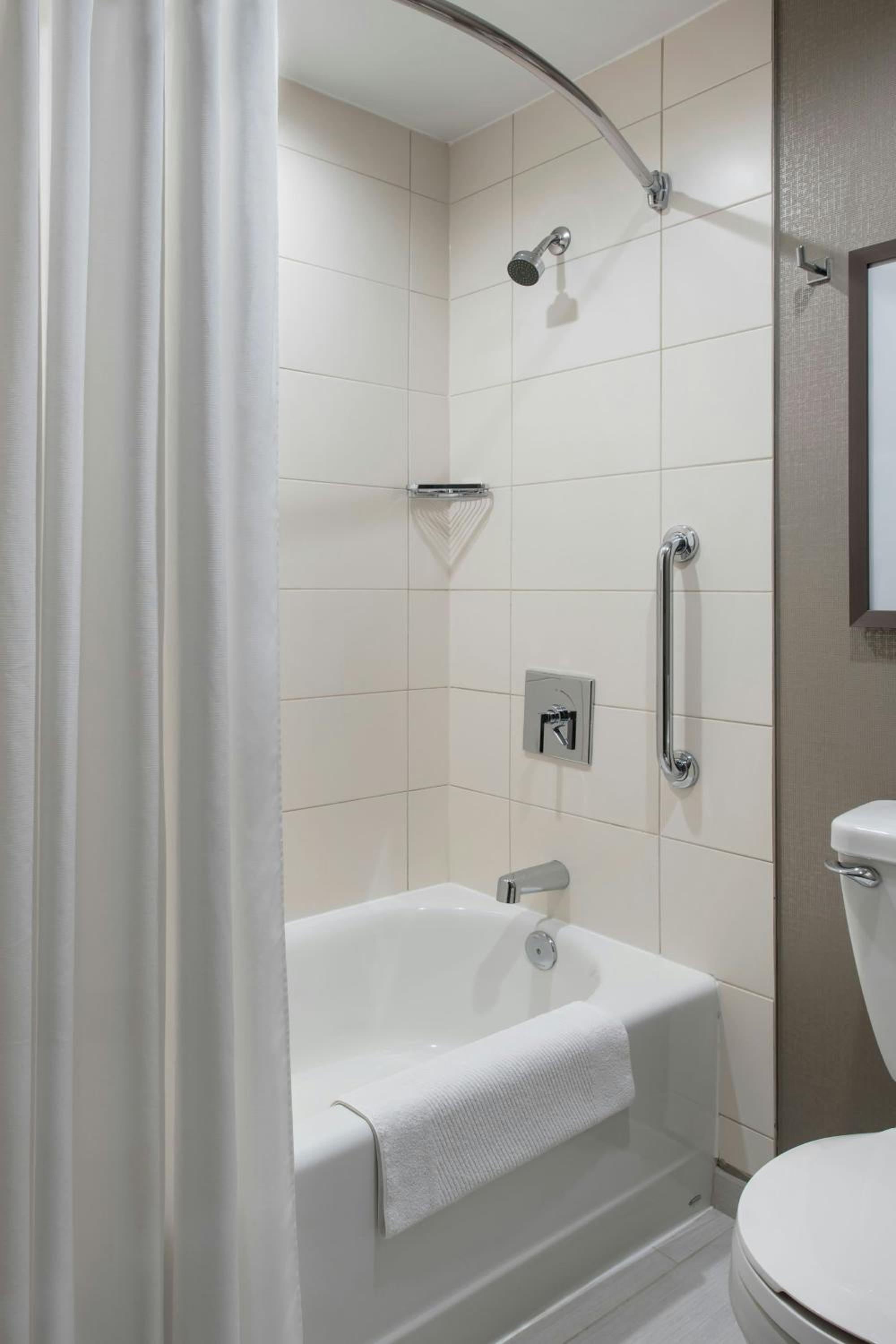 Double Room with Two Double Beds - Hearing Accessible thumbnail 5