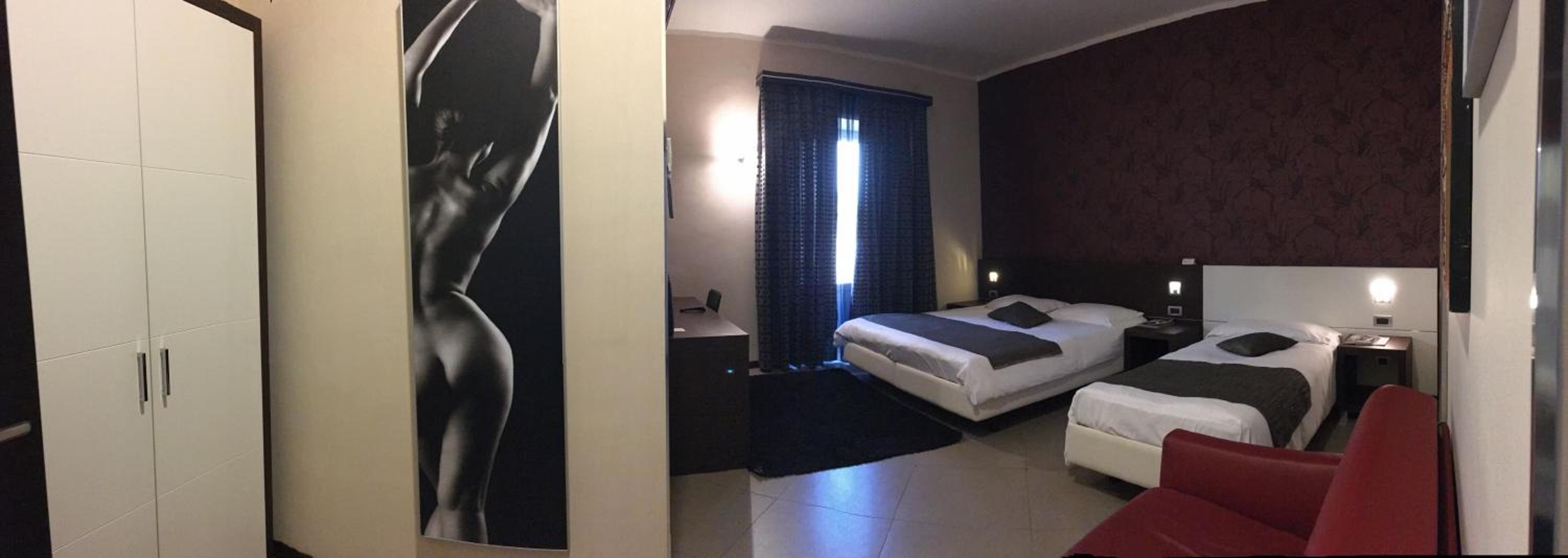 Deluxe Double Room with Balcony - Photo 3