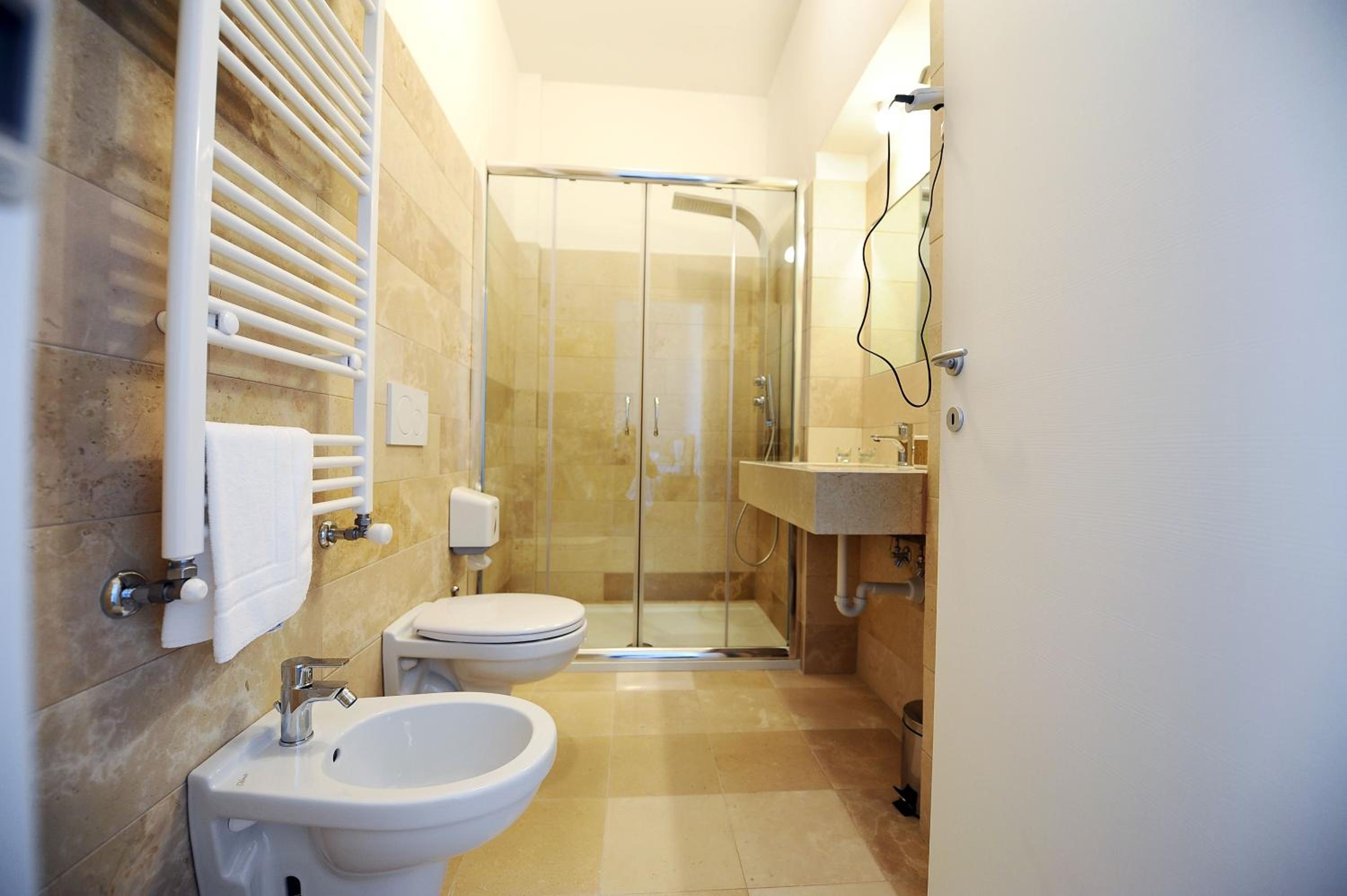 Junior Suite with Balcony and View - Photo 7
