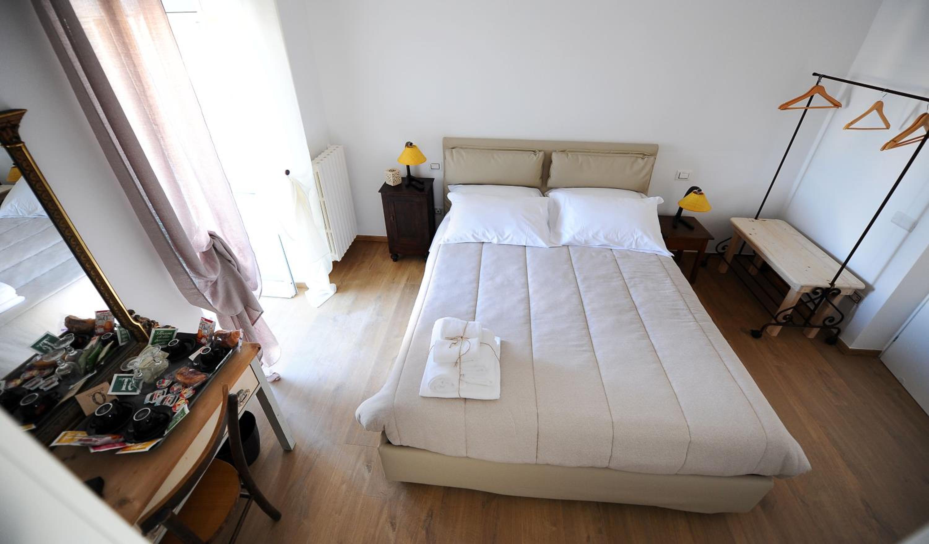 Double Room with Balcony and View - Photo 16