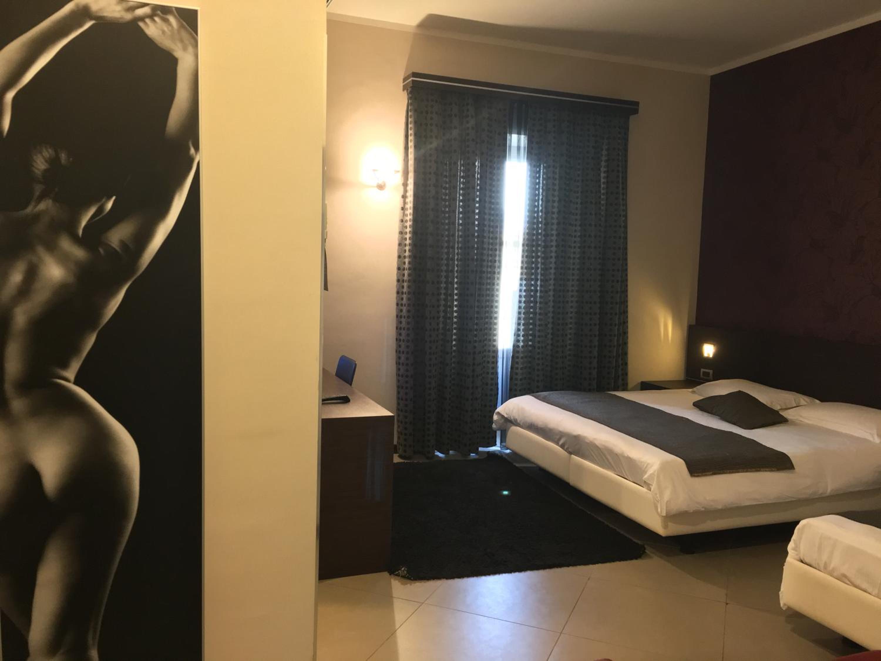 Deluxe Double Room with Balcony - Photo 1