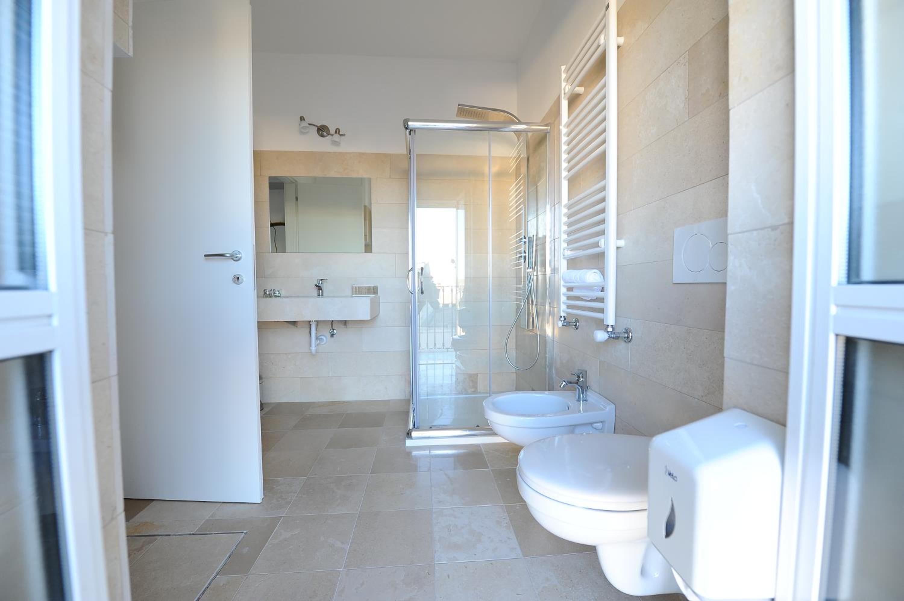 Double Room with Balcony and View - Photo 18