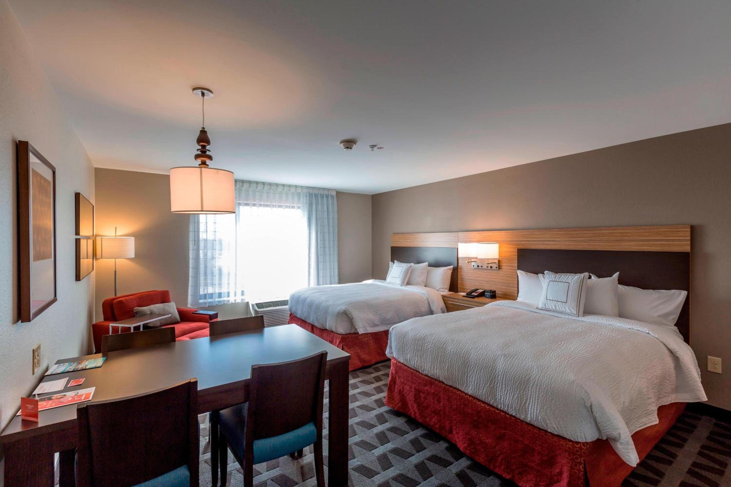 Queen Suite with Mountain View and Tub - Mobility and Hearing Accessible photo 1