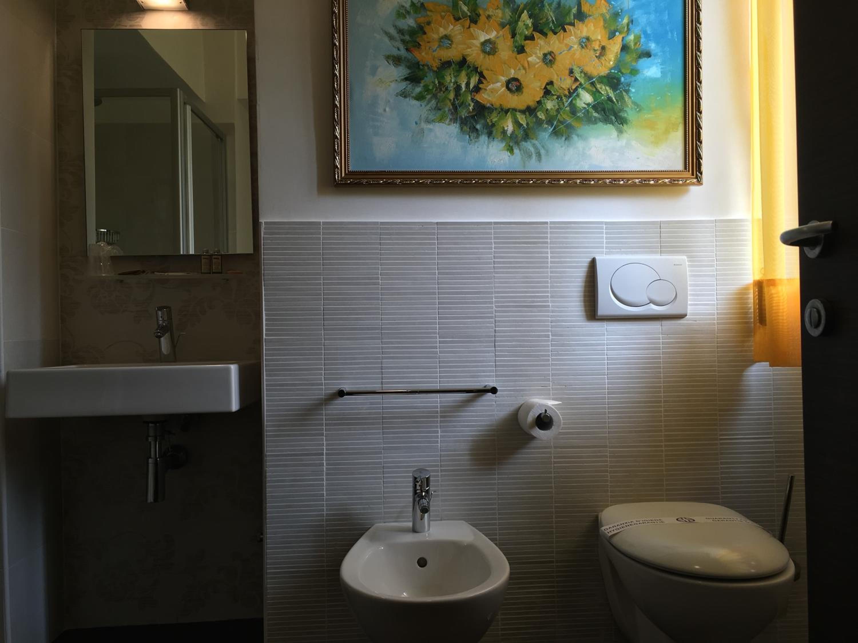 Double Room with Private Bathroom - Photo 7