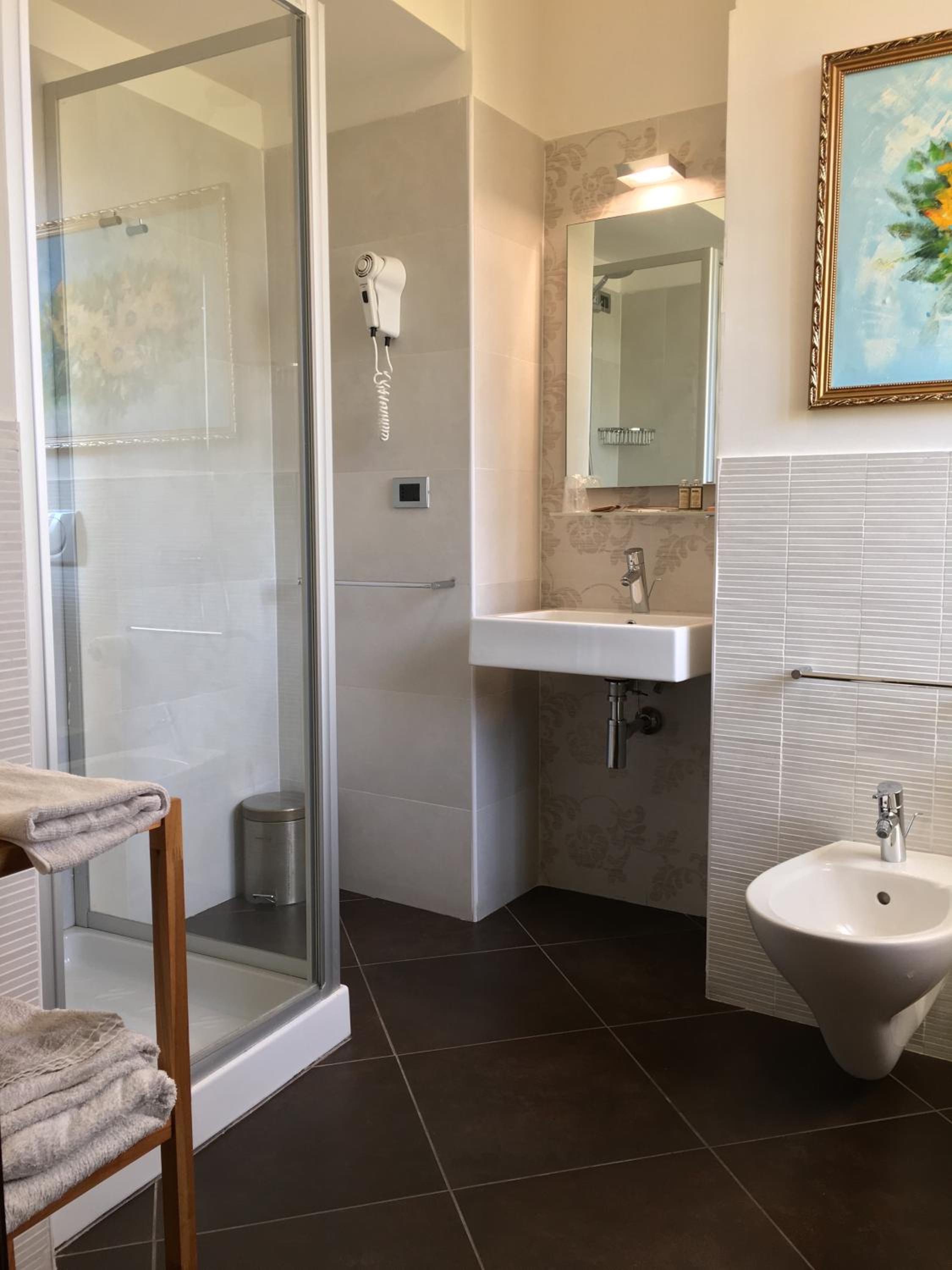 Double Room with Private Bathroom - Photo 6