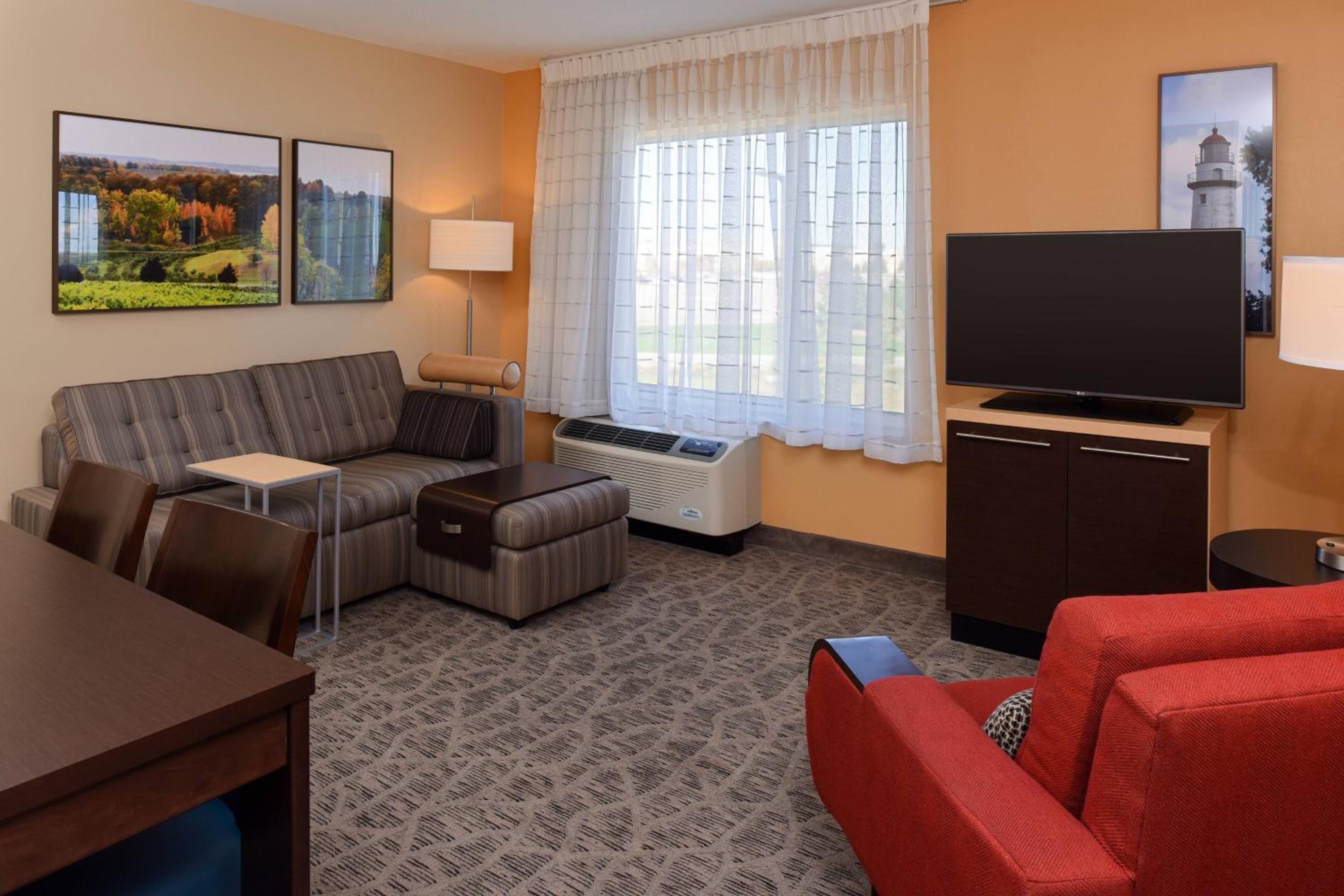 Two-Bedroom Suite with Adapted Tub - Mobility and Hearing Accessible