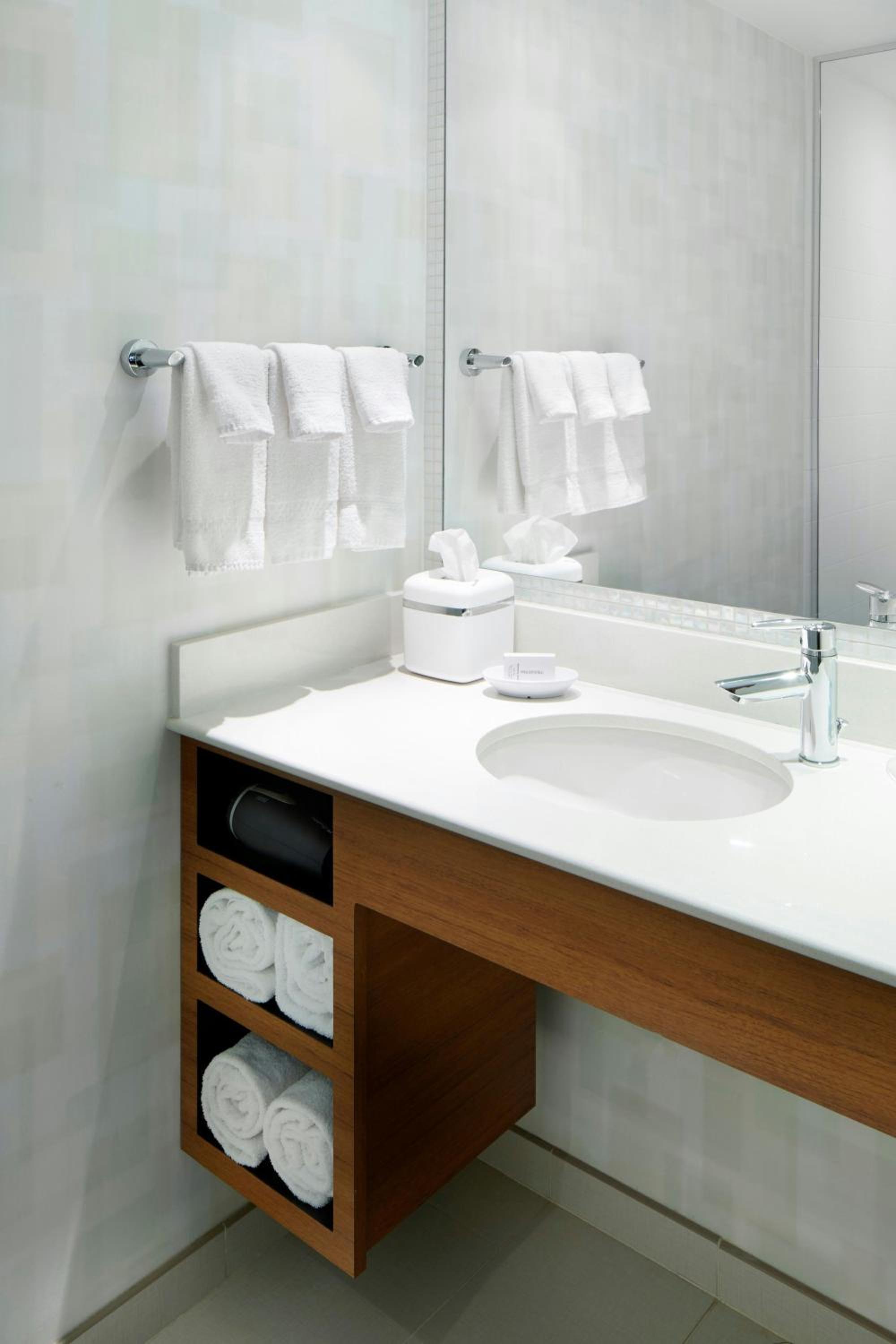 Queen Suite with Two Queen Beds, Roll-In Shower and Trundle Sofa - Mobility Access - Photo 3