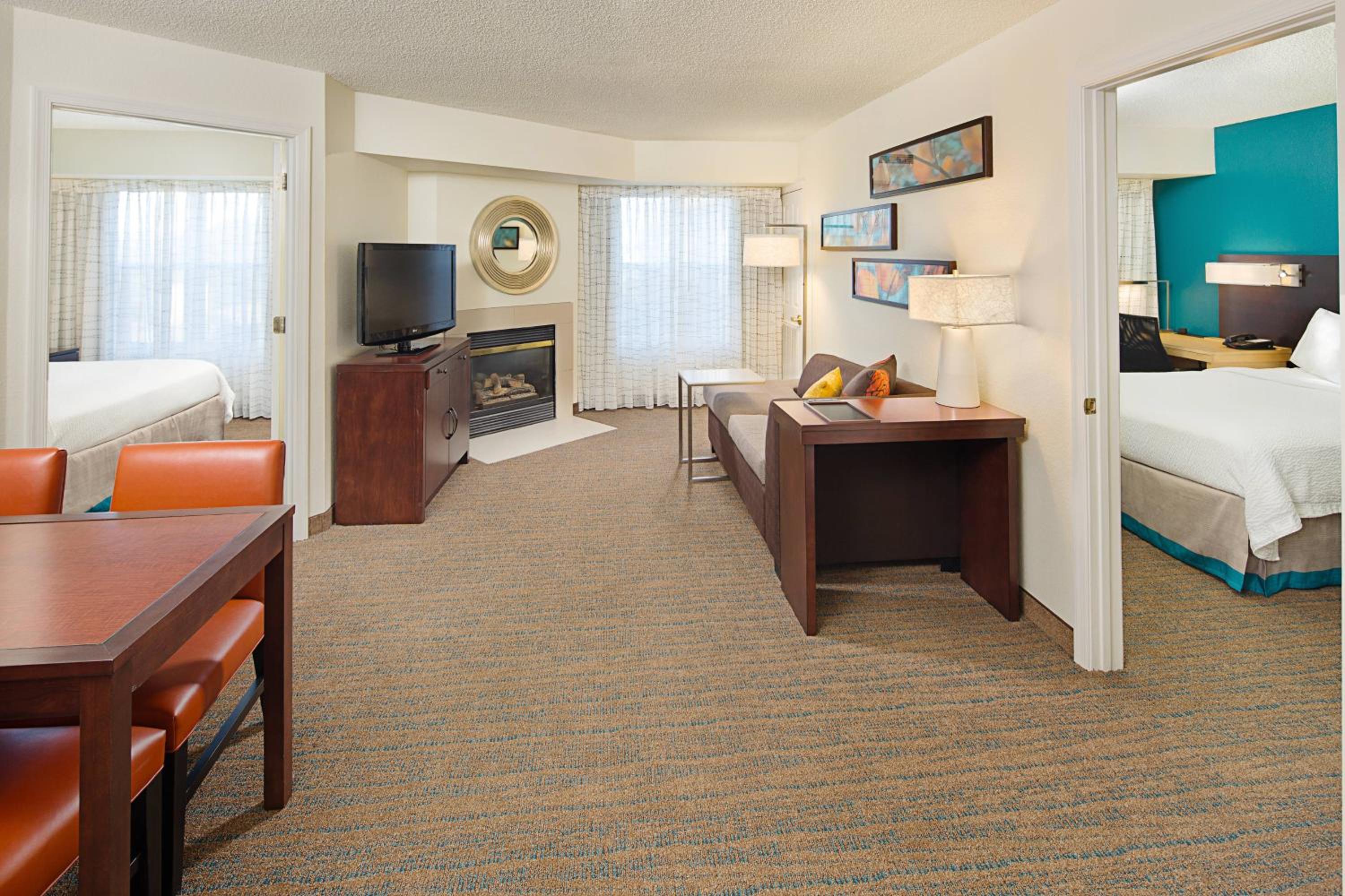 Two-Bedroom Suite with Adapted Tub - Mobility Accessible photo 1
