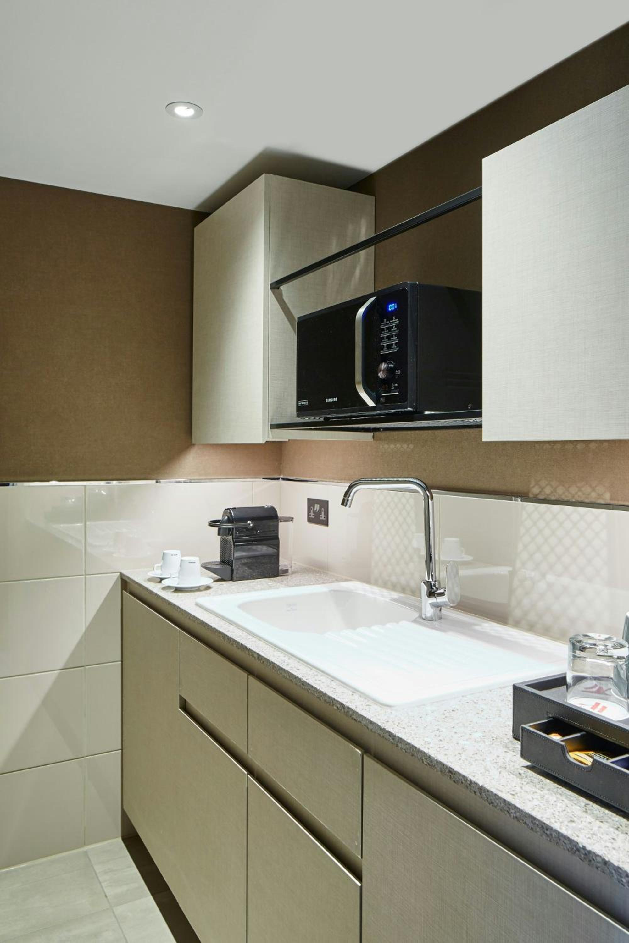 1-Bedroom Suite, Terrace, M Club lounge access, Corner room photo 2