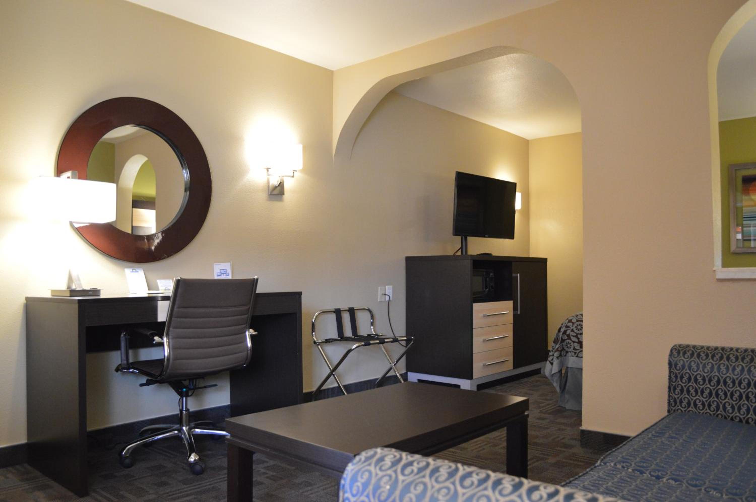 King Studio Suite - Non-Smoking - Photo 4