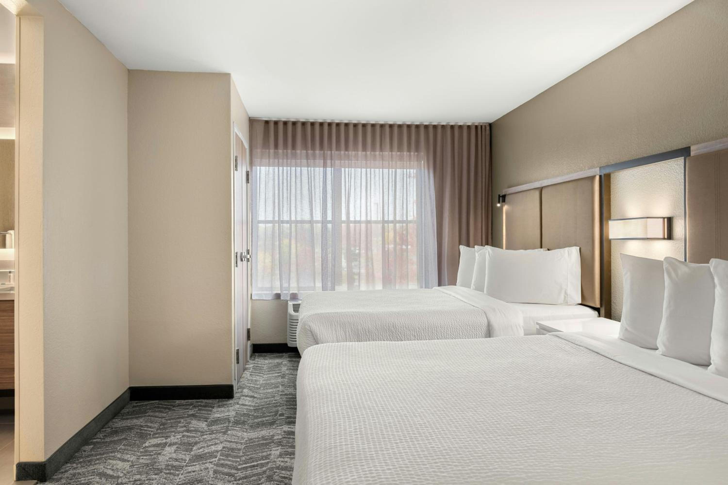 Suite with Roll-in Shower - Mobility and Hearing Accessible photo 2
