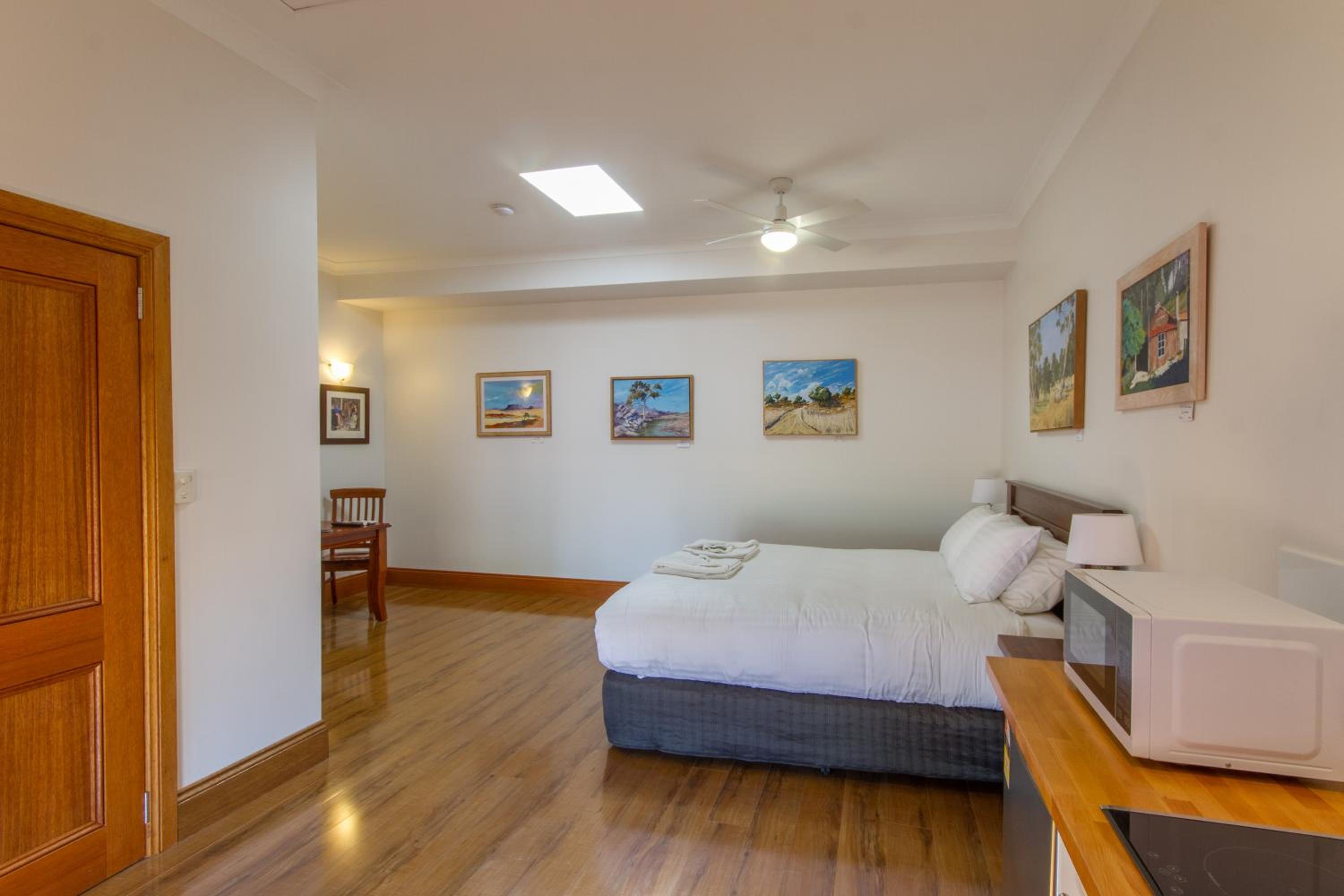 King Room - Disability Access photo 1