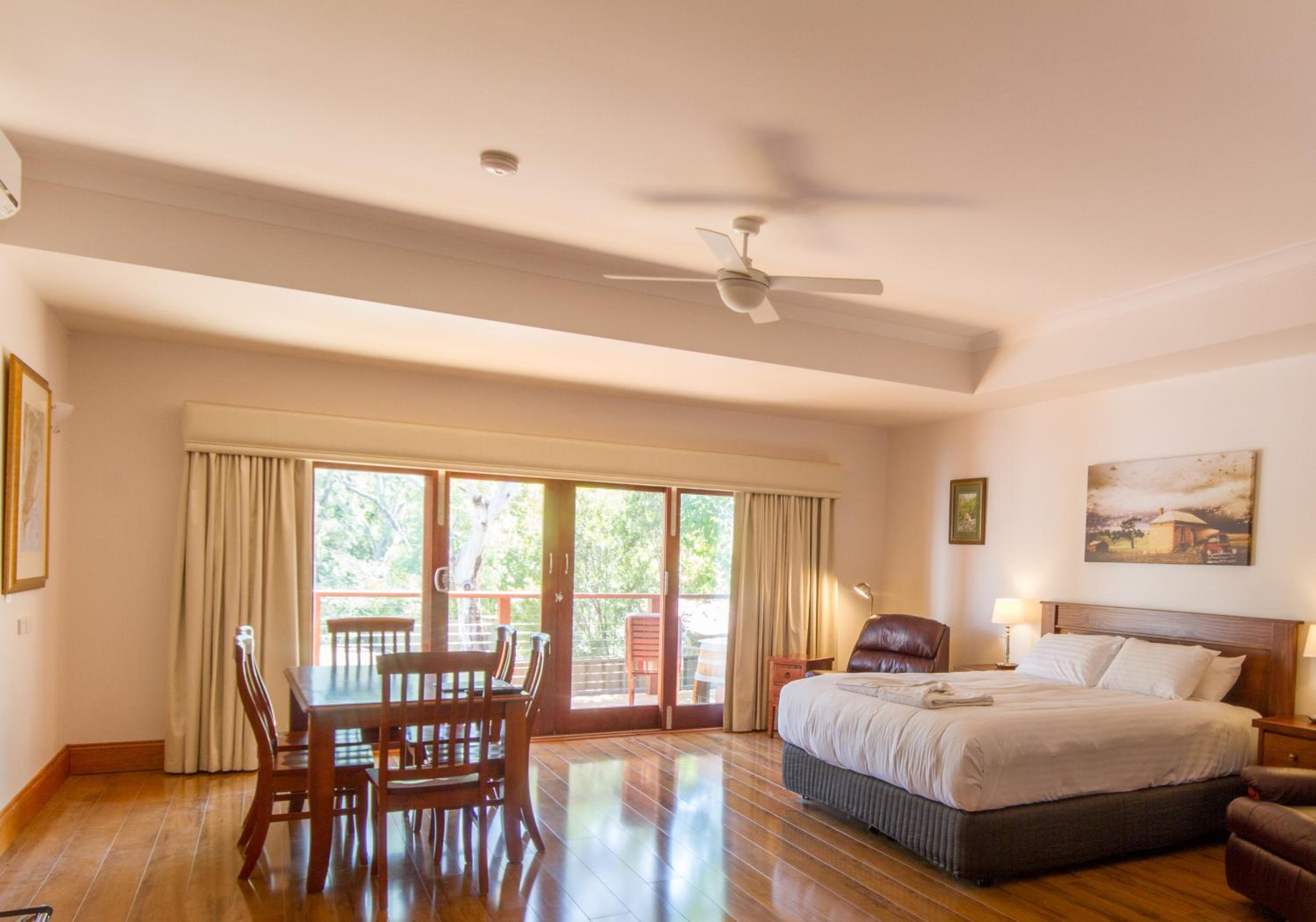 King Room with Balcony photo 2