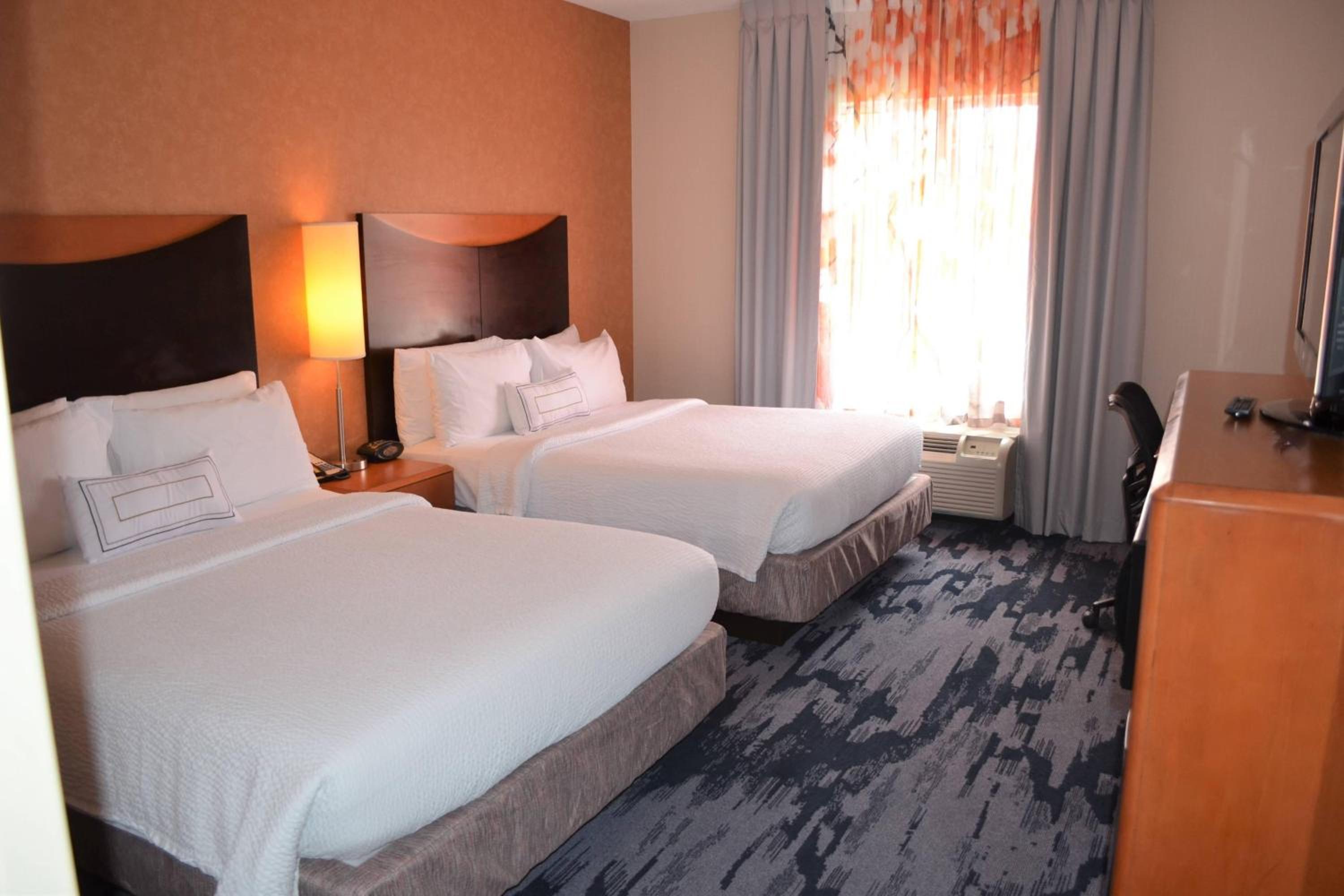 Queen Room with Two Queen Beds and Roll-In Shower - Mobility Access/Hearing Accessible