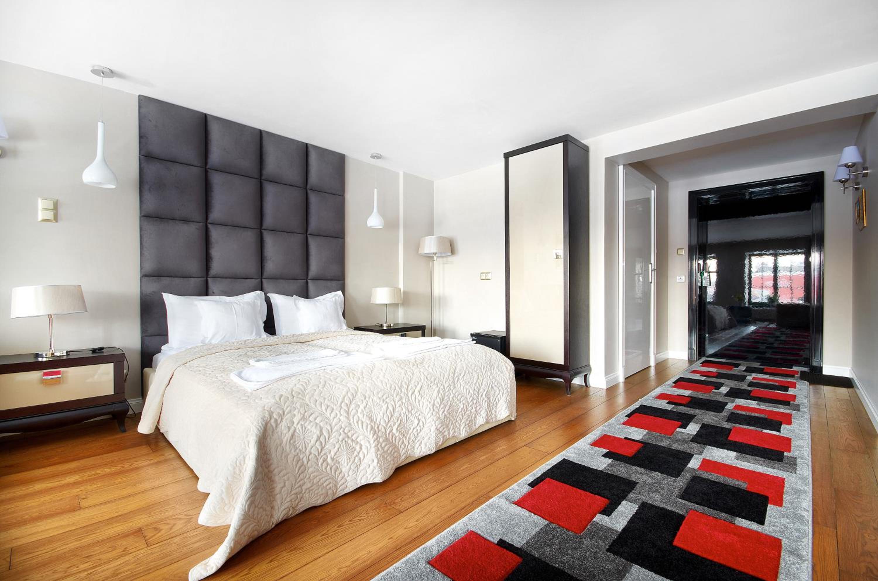Suite - Photo 17