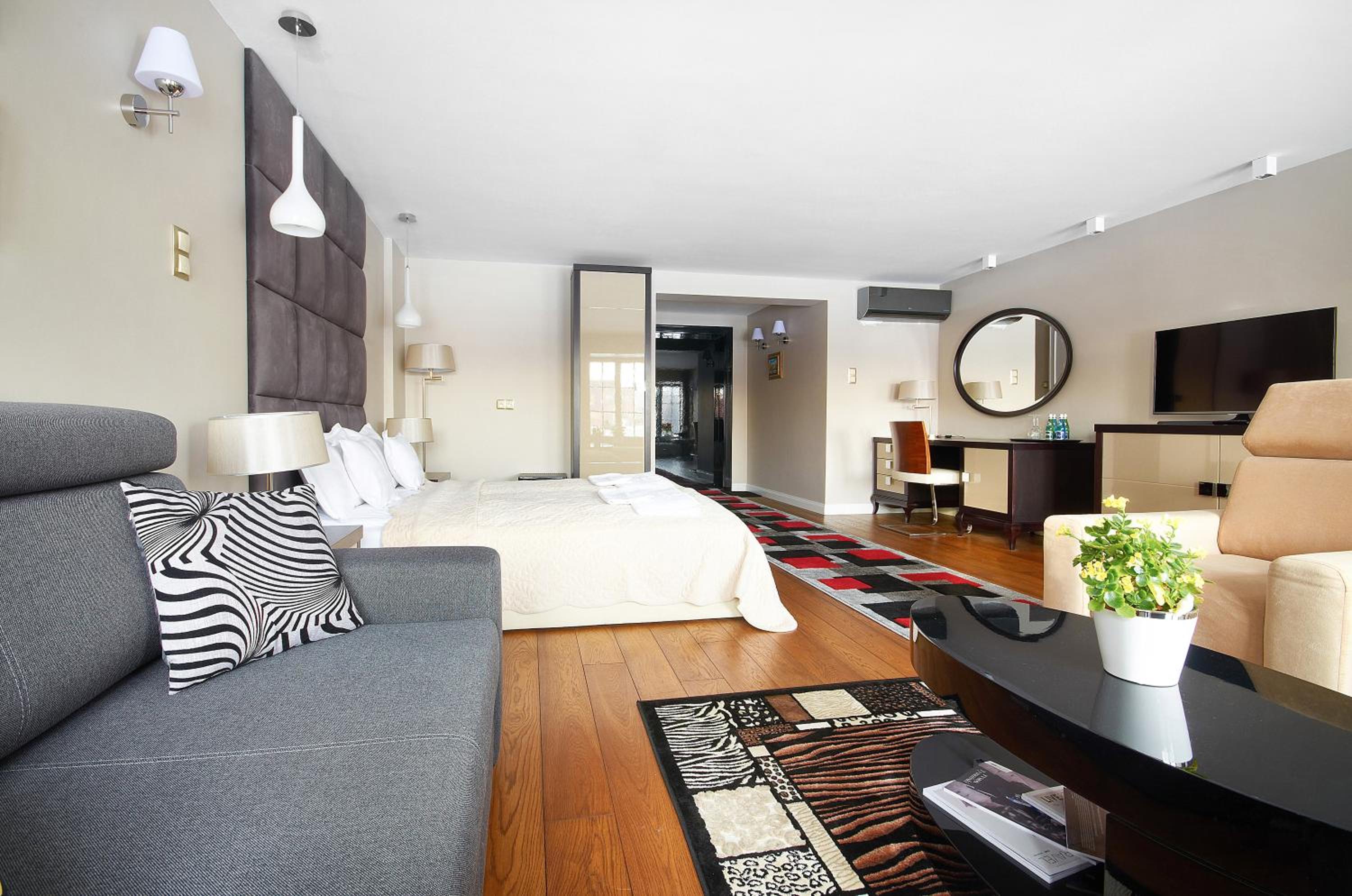 Suite - Photo 6