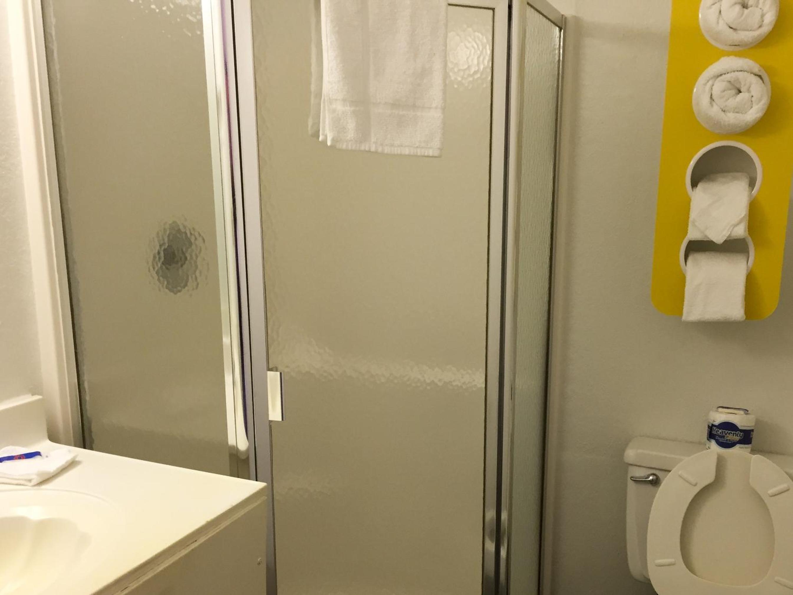 Queen Room - Non-Smoking - Photo 5