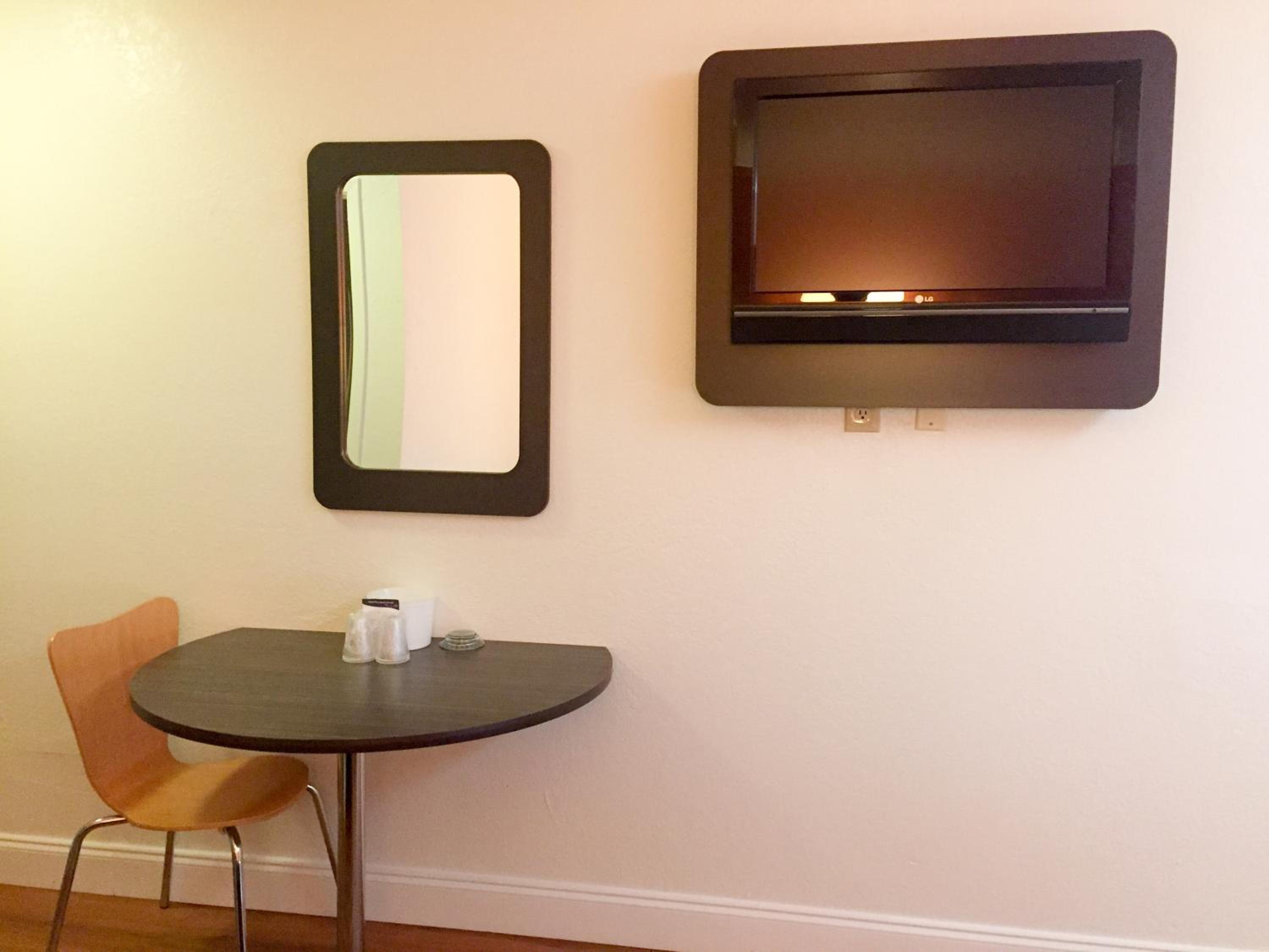 Double Room with Two Double Beds - Non-Smoking - Photo 2