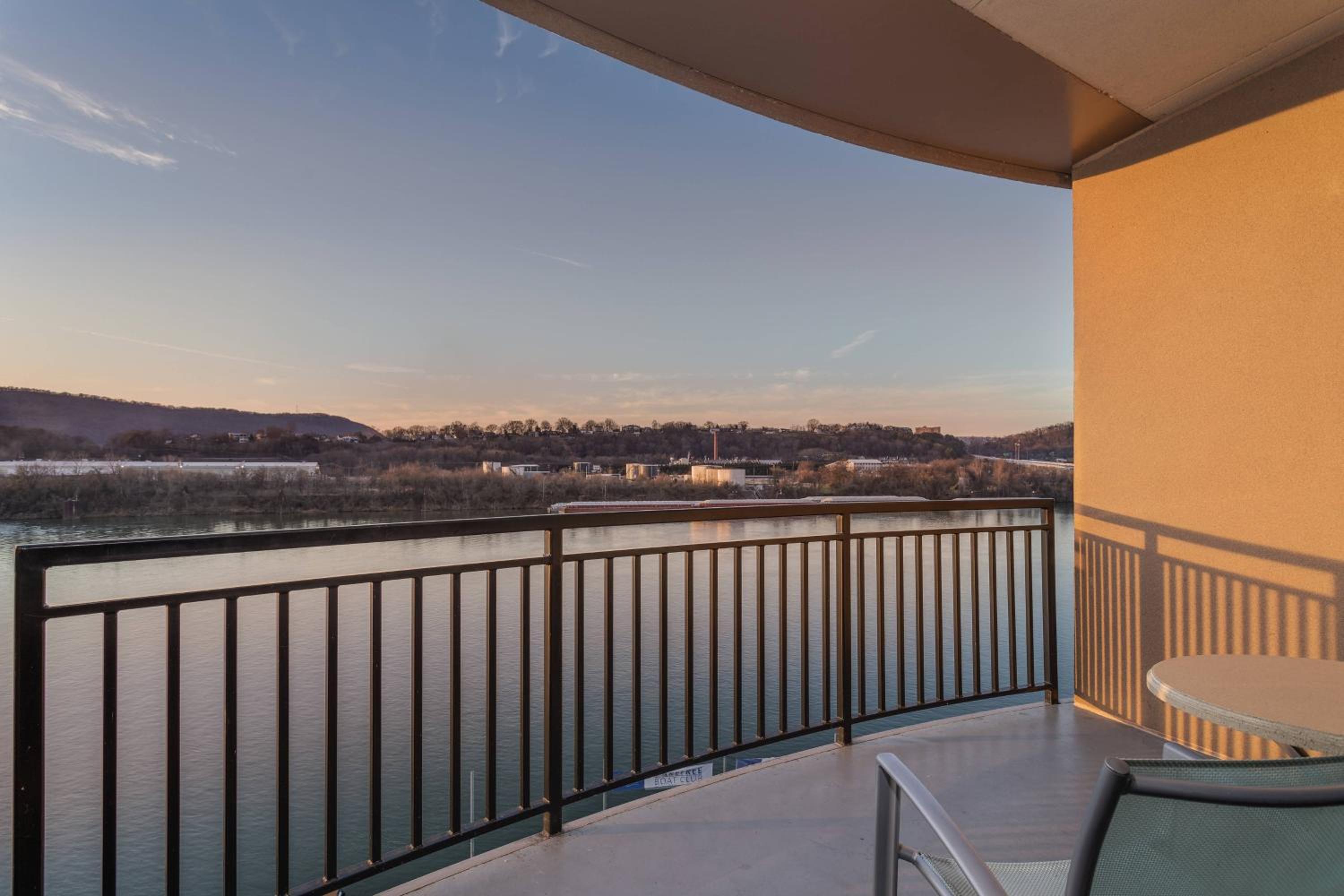 King Suite with River View, Trundle Sofa and Balcony - Photo 7