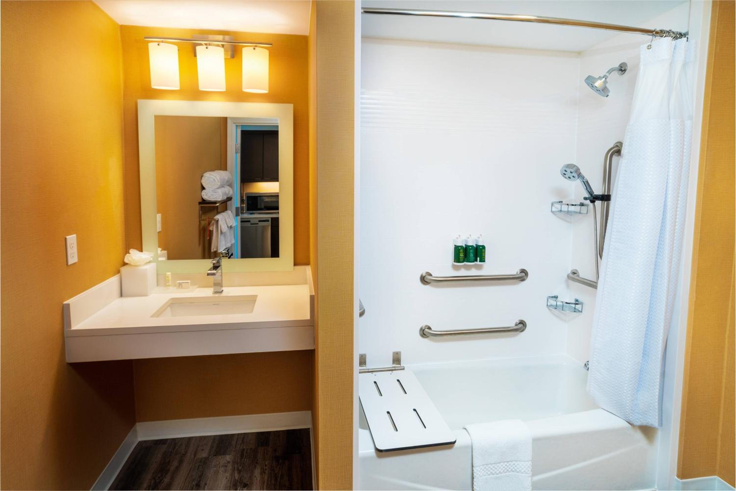 Studio King Suite - Mobility Accessible with Tub - Photo 7