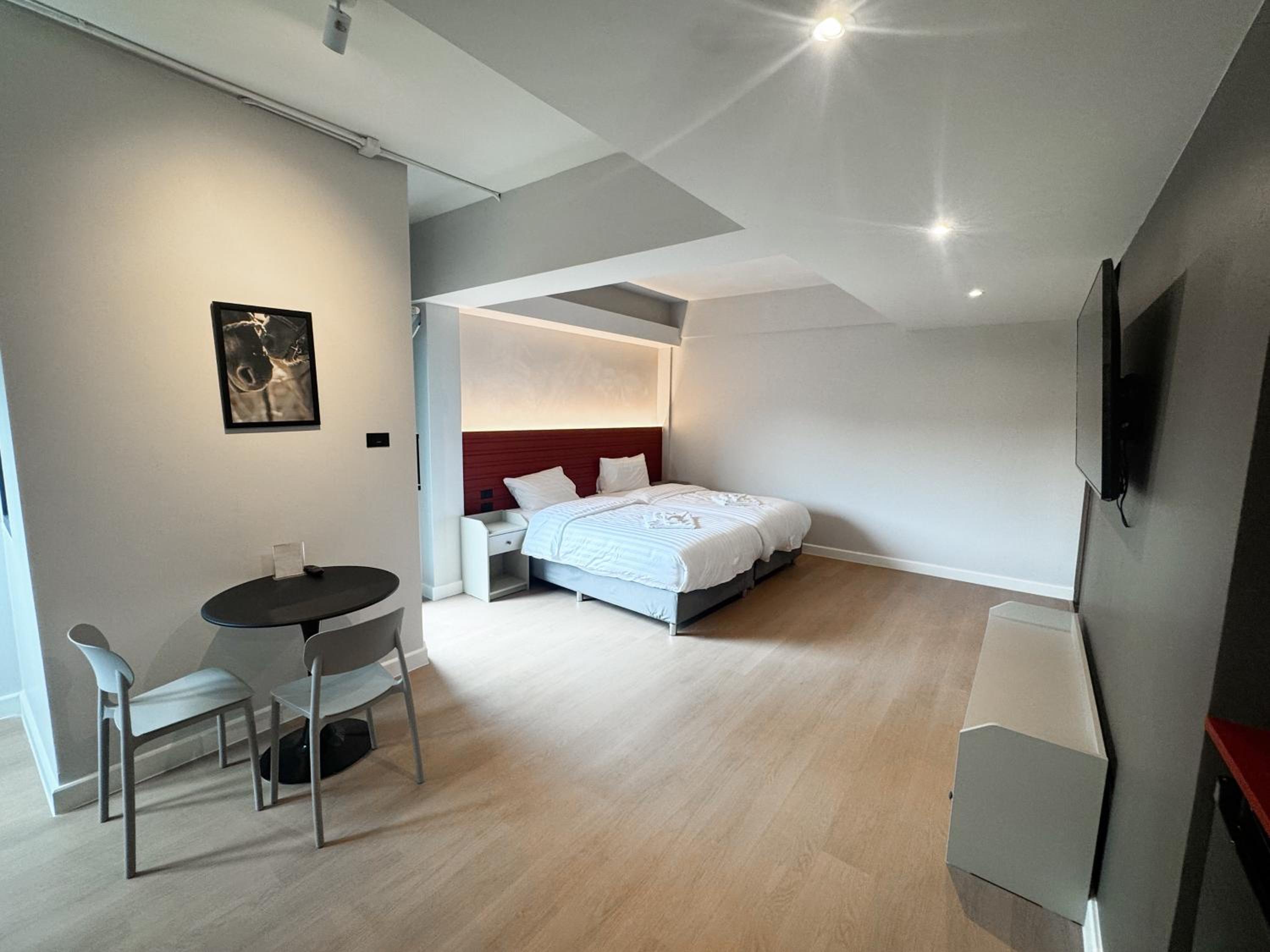 Deluxe Double Room with Bath photo 3