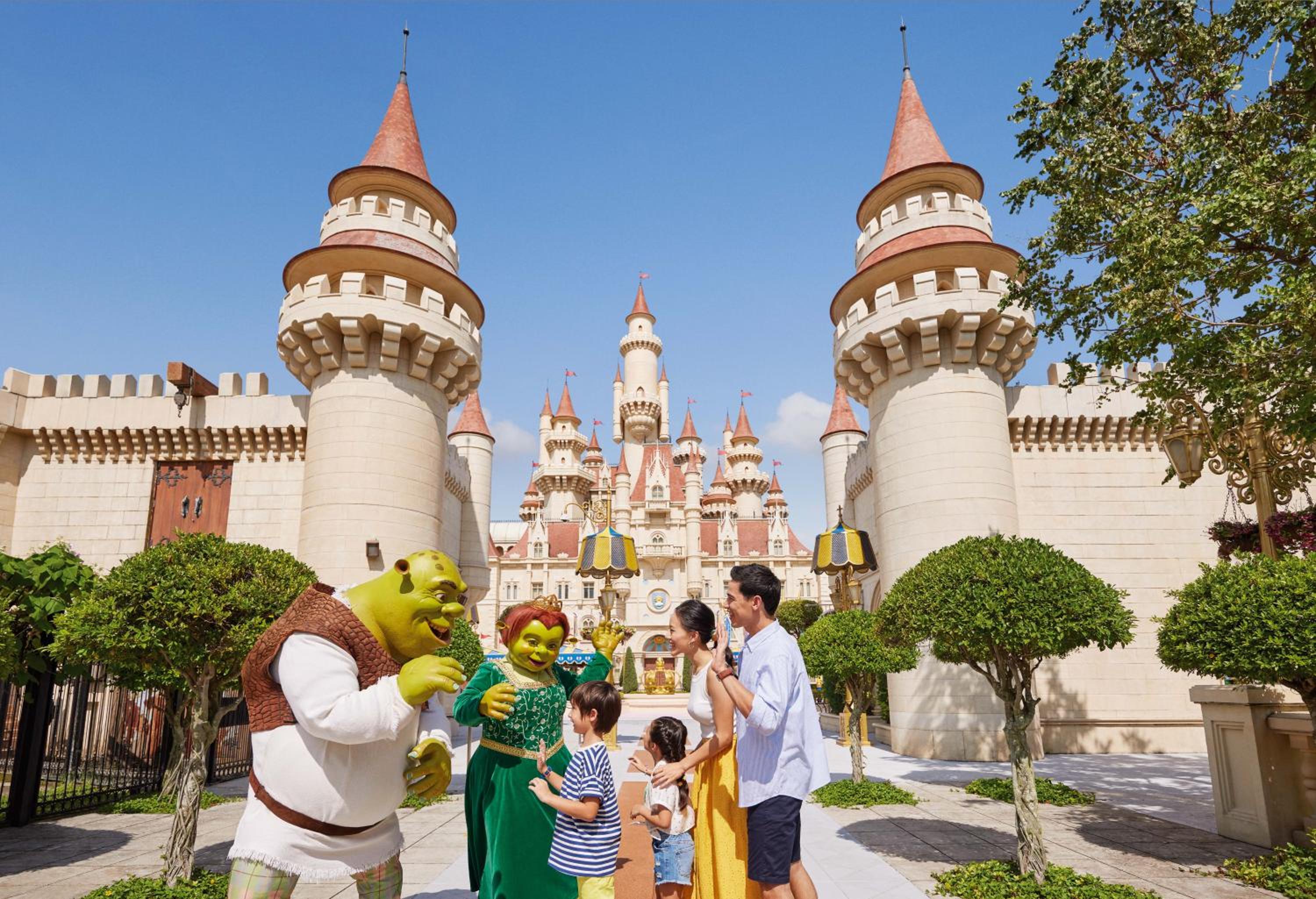 The Enchanted Escape Precinct Experience - Deluxe Room with complimentary One-Day Tickets to Universal Studios Singapore with 25 SGD Meal Voucher & Yours For Good Bracelet Benefits for 2 People