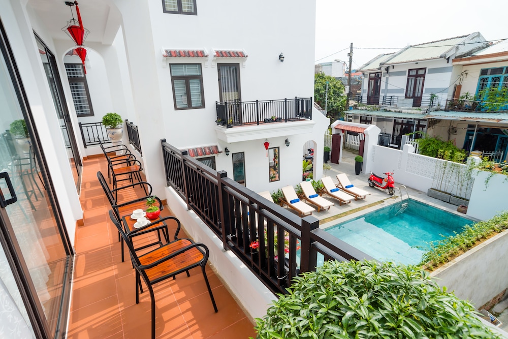Deluxe Room, Balcony, Pool View - Photo 4