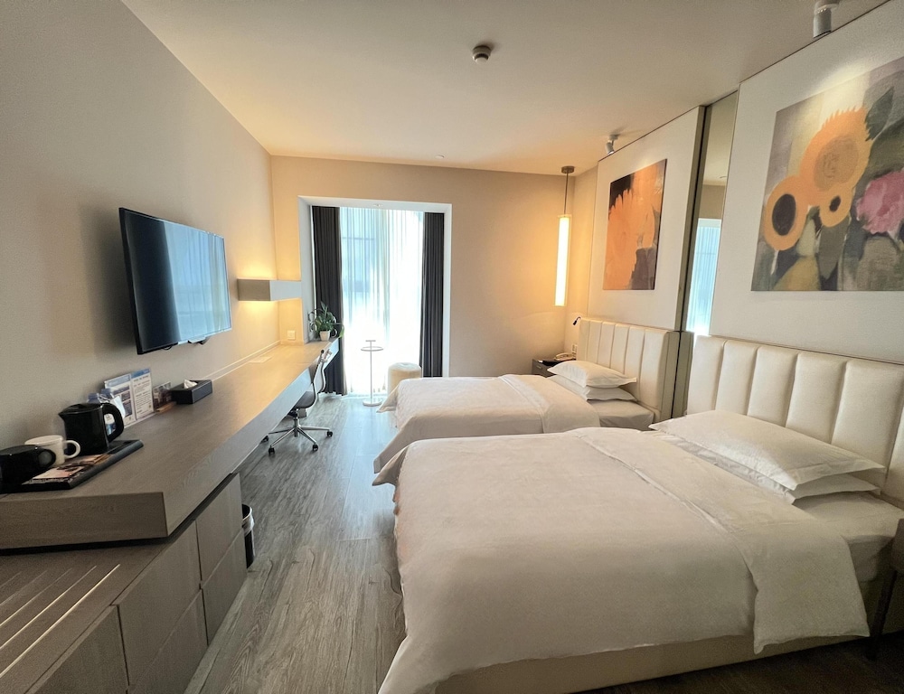 Twin Room (Very Sassy)