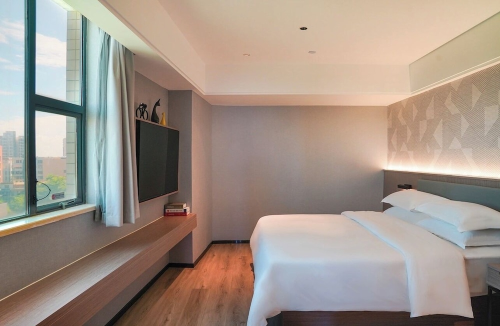 Room, Garden View