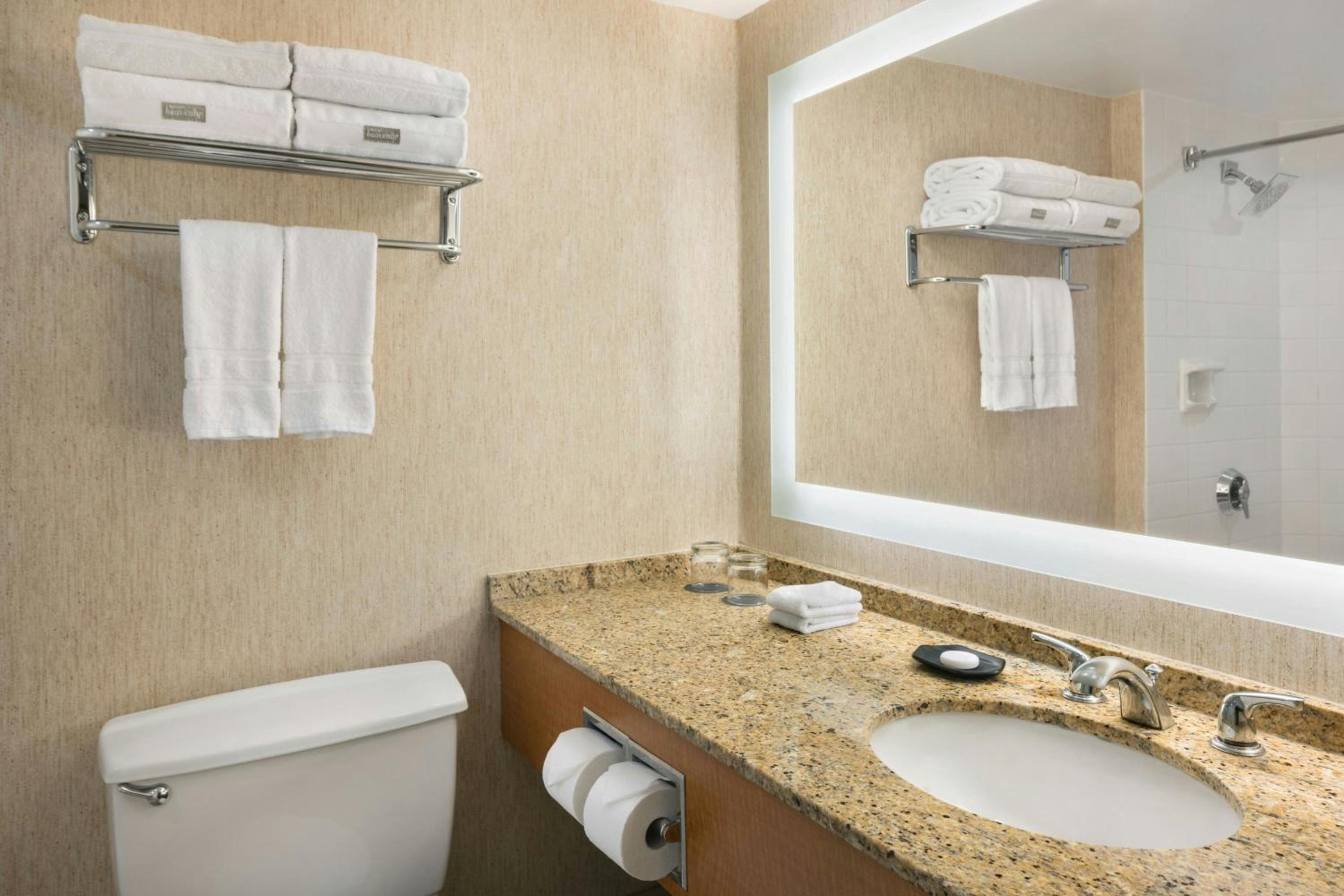 Deluxe, Larger Guest room, 2 Queen, City view, Deluxe Wing - Photo 2