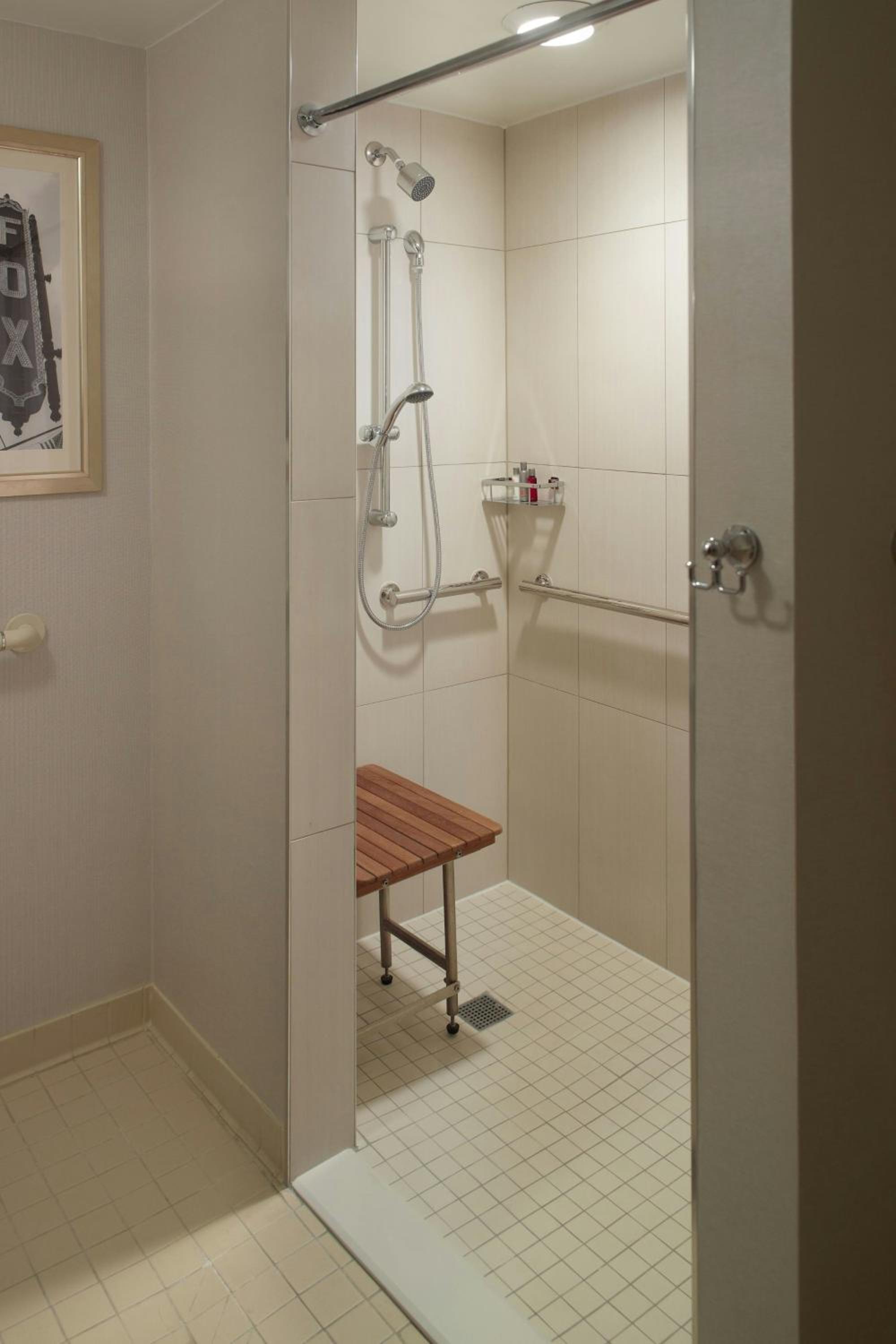 One-Bedroom King Suite with Sofa Bed - Hearing Accessible - Photo 10