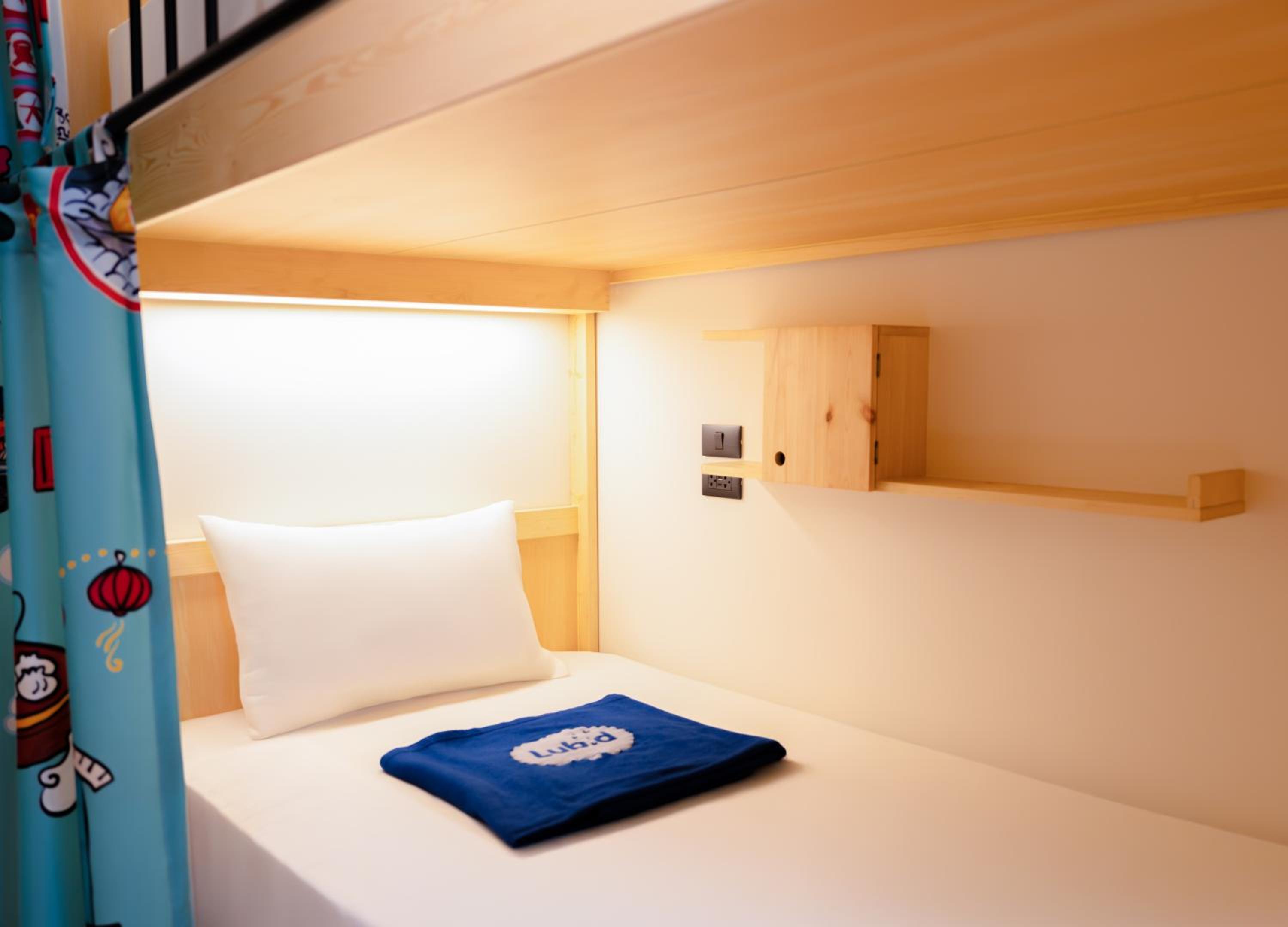 Bed in 8-Bed Mixed Dormitory Room photo 1