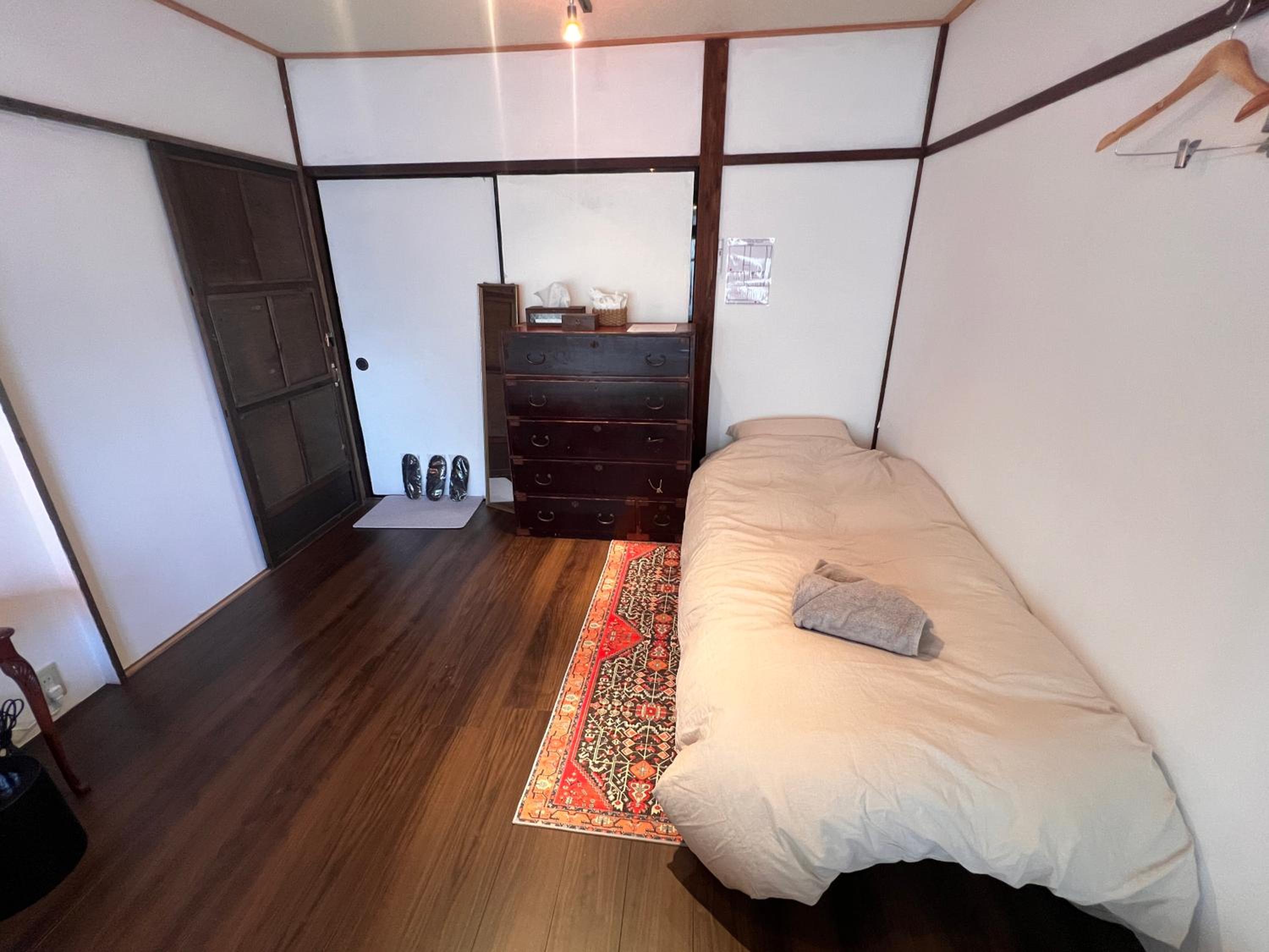 Economy Triple Room with Shared Bathroom photo 2