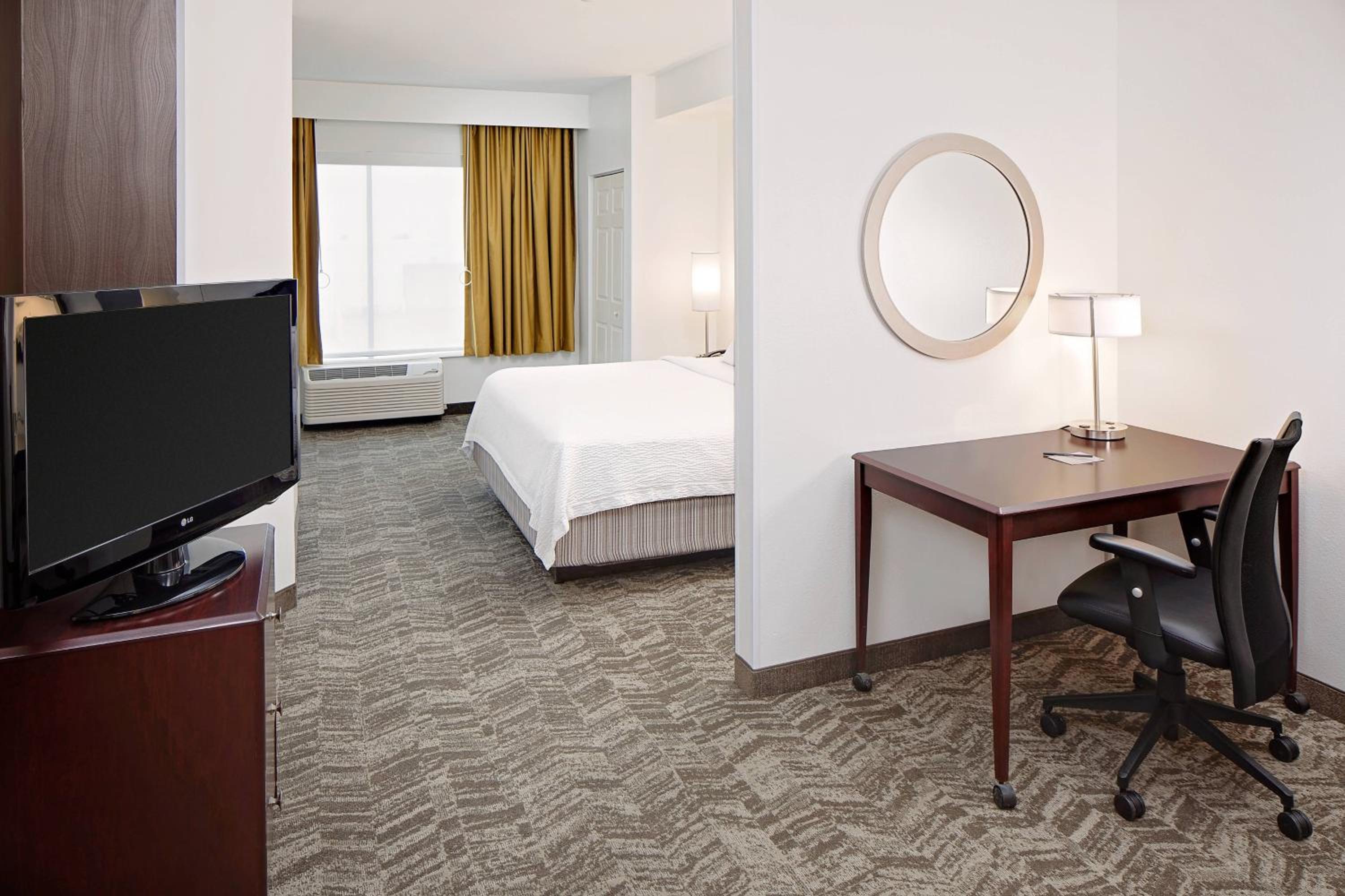 King Suite with Bathtub and Sofa Bed - Mobility Access - Photo 2