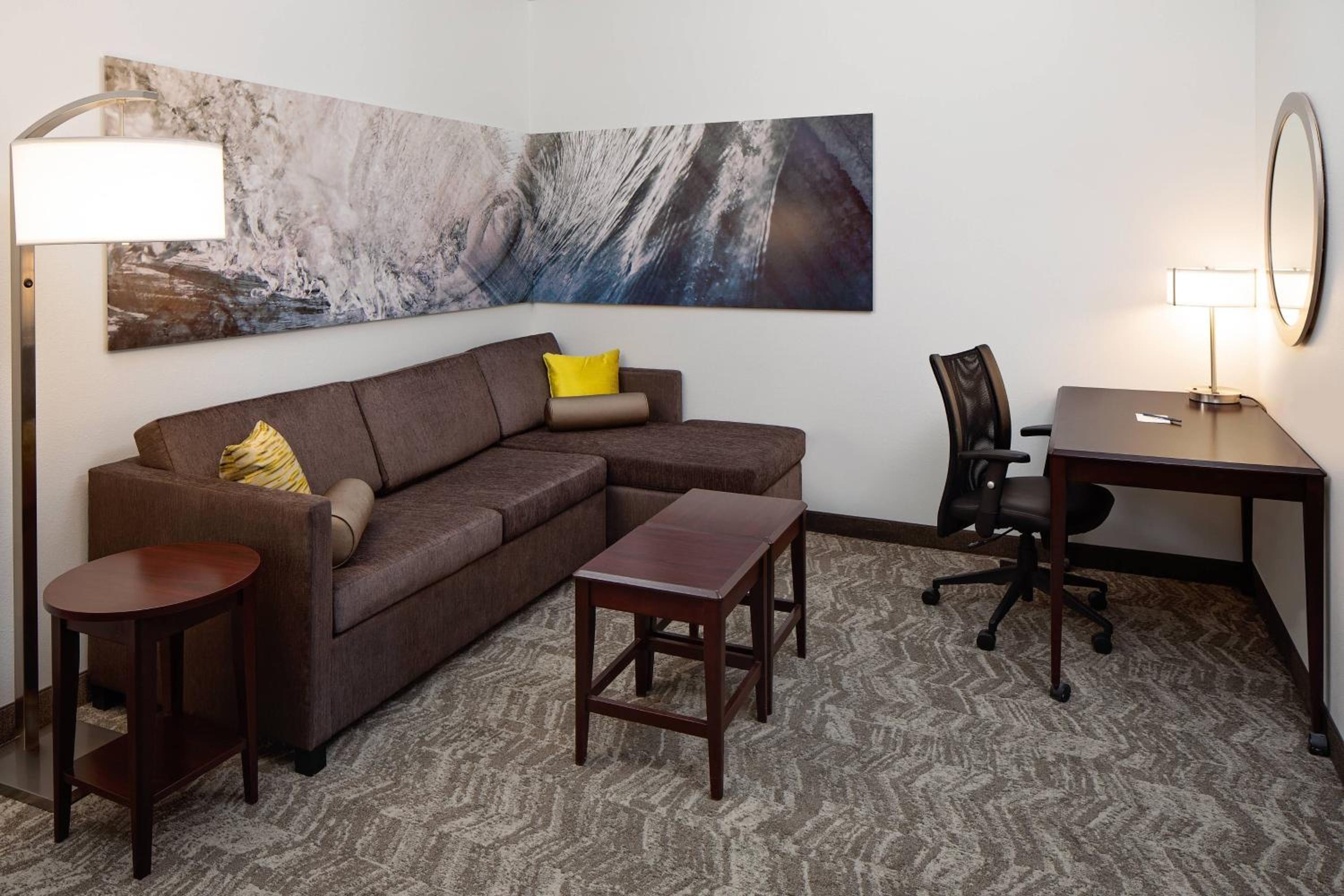 King Suite with Bathtub and Sofa Bed - Mobility Access - Photo 3