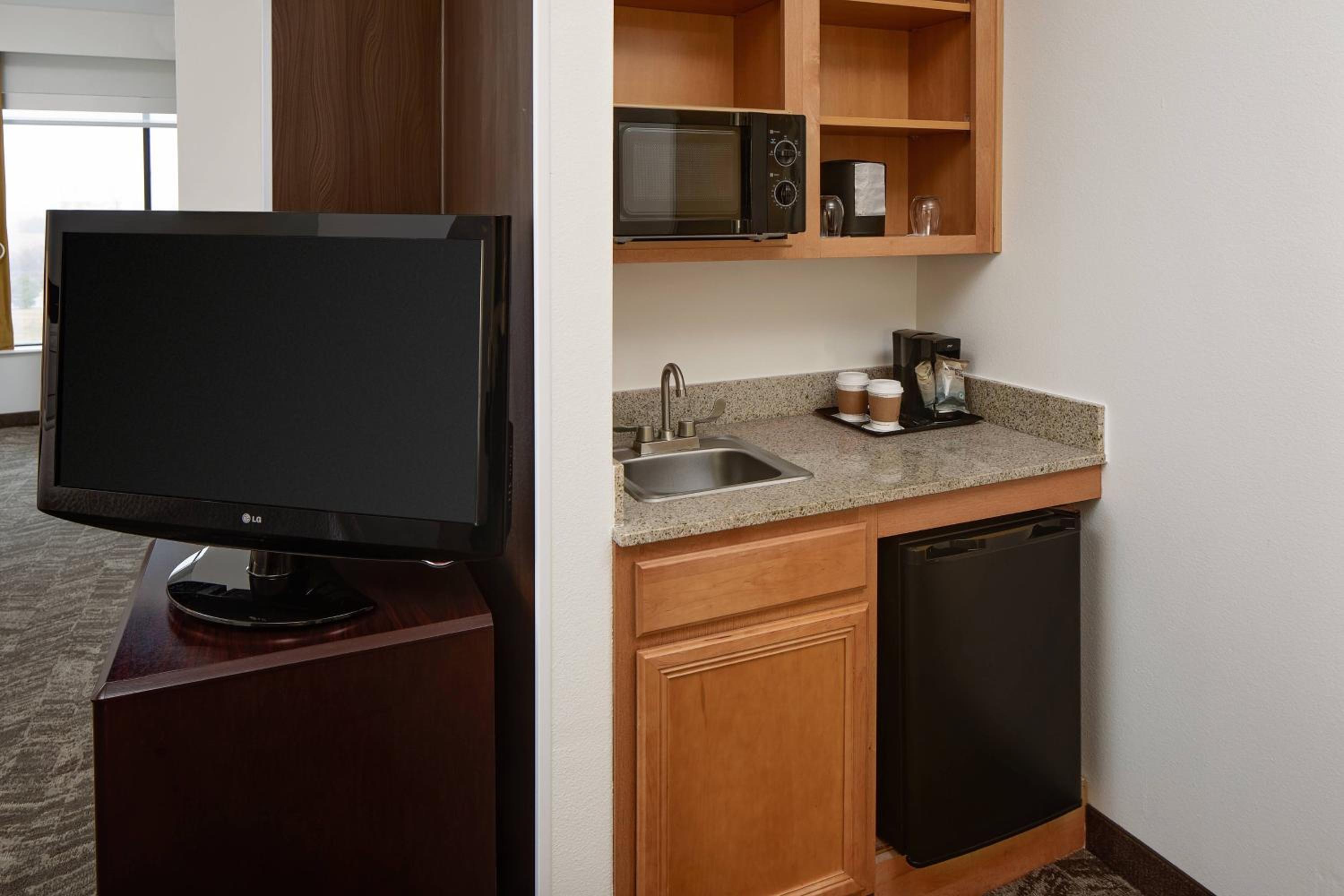 King Suite with Bathtub and Sofa Bed - Mobility Access - Photo 4