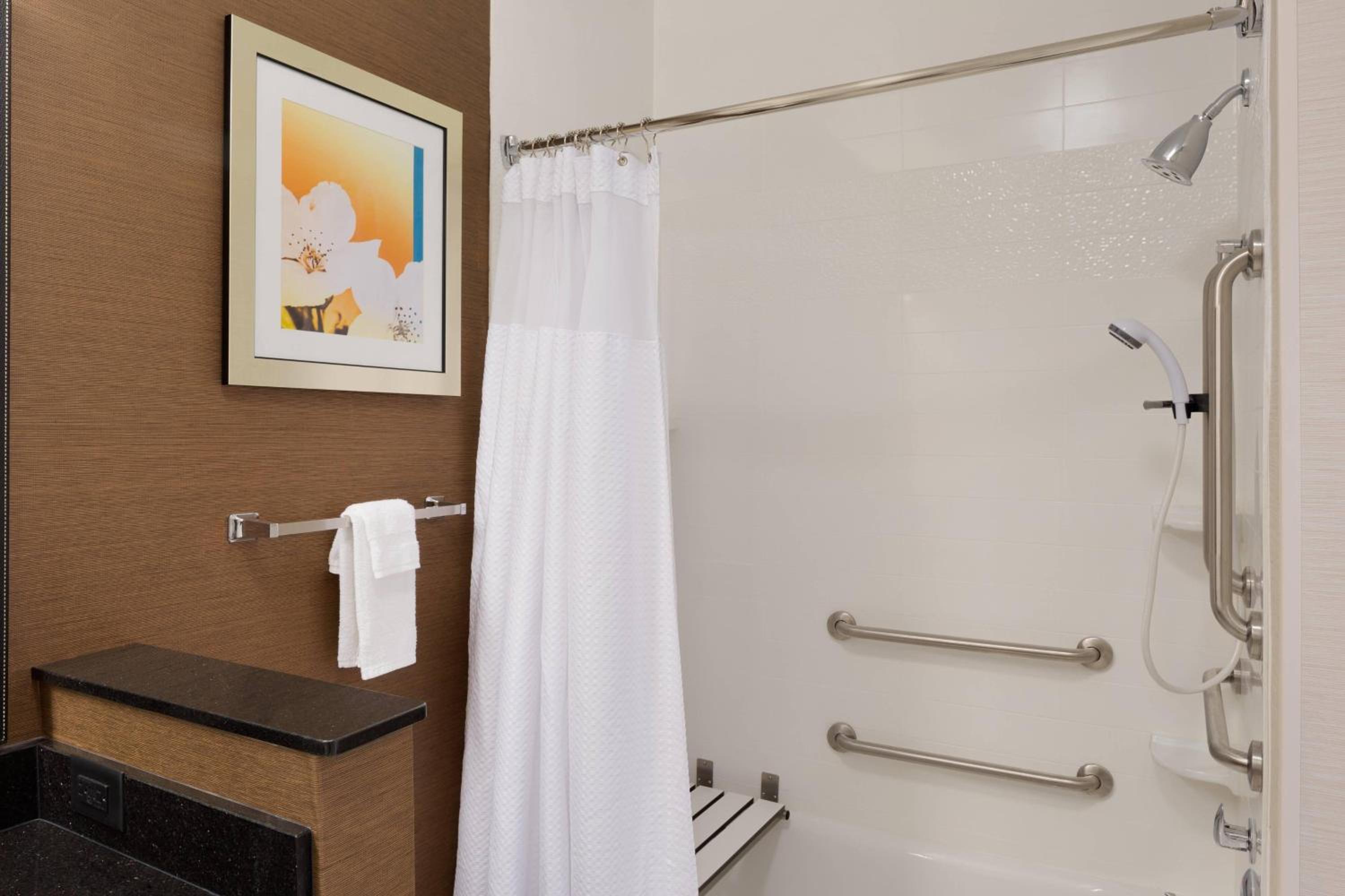 King Room - Hearing Accessible - Photo 3
