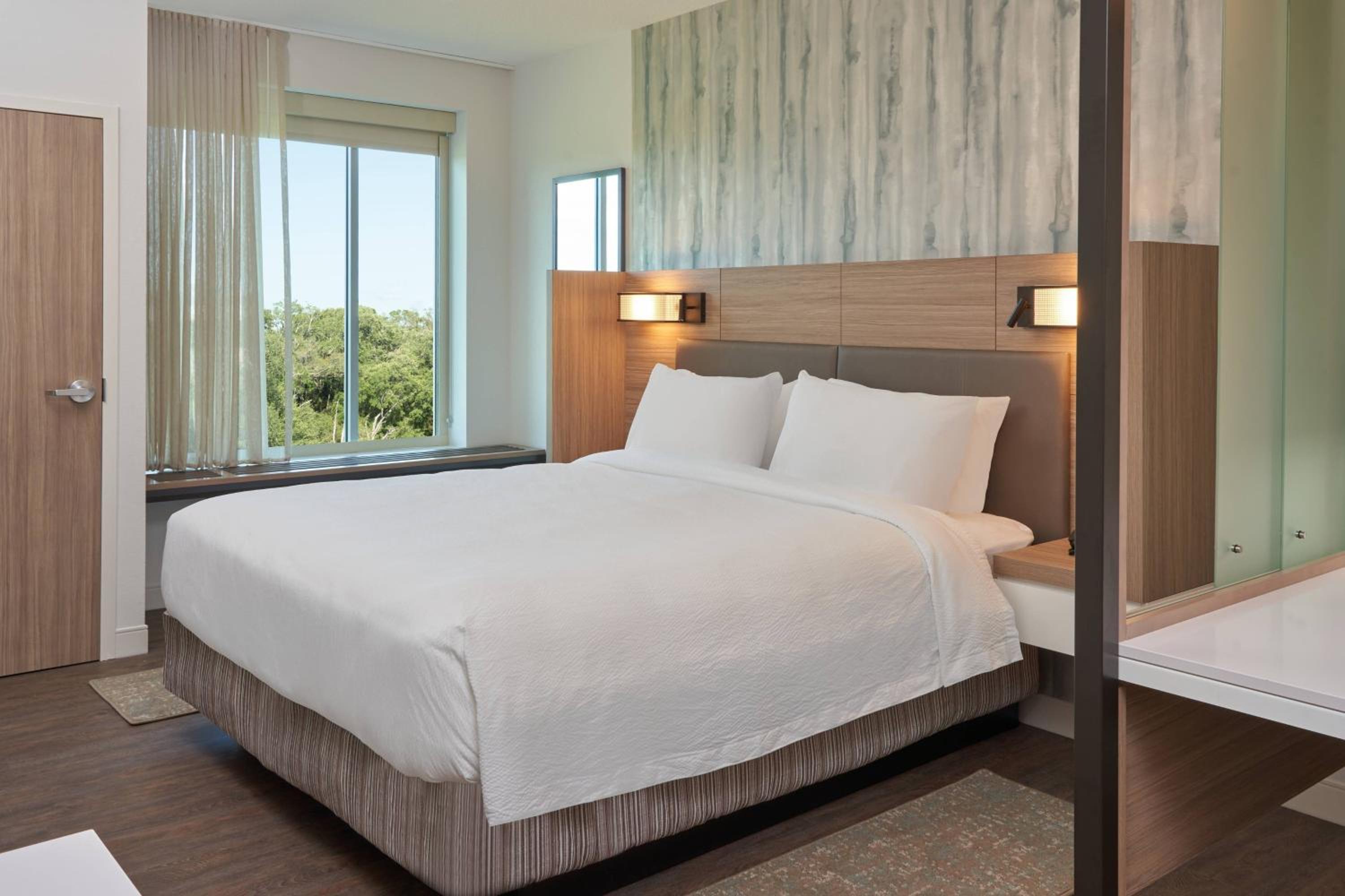 Large King Room with Sofa Bed and Roll-in Shower - Mobility Accessible